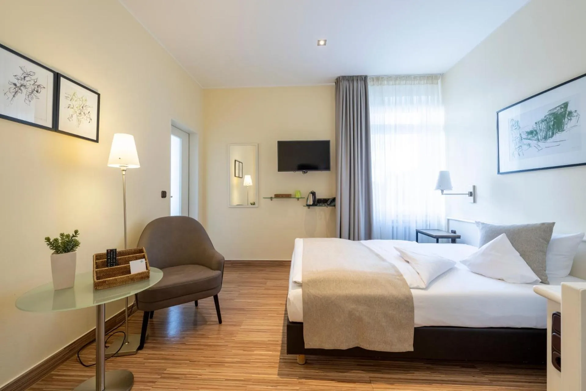 TV and multimedia, Bed in Hotel Deutscher Hof