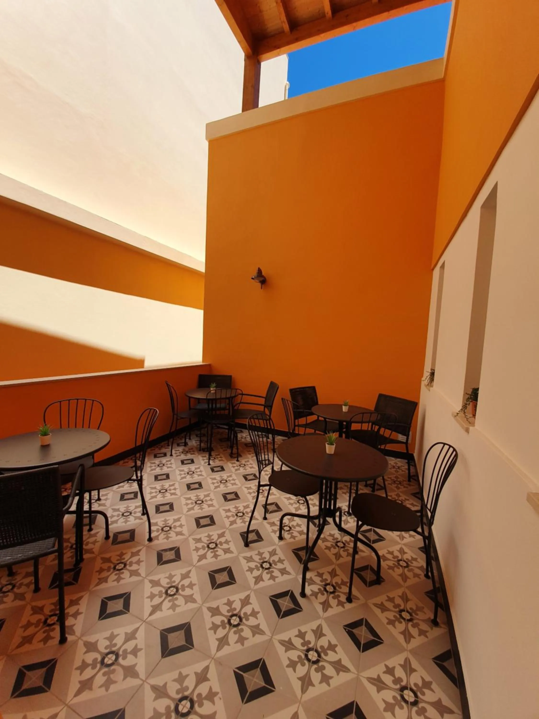 Patio in Inn Faro - Casa Amarela - Guest House