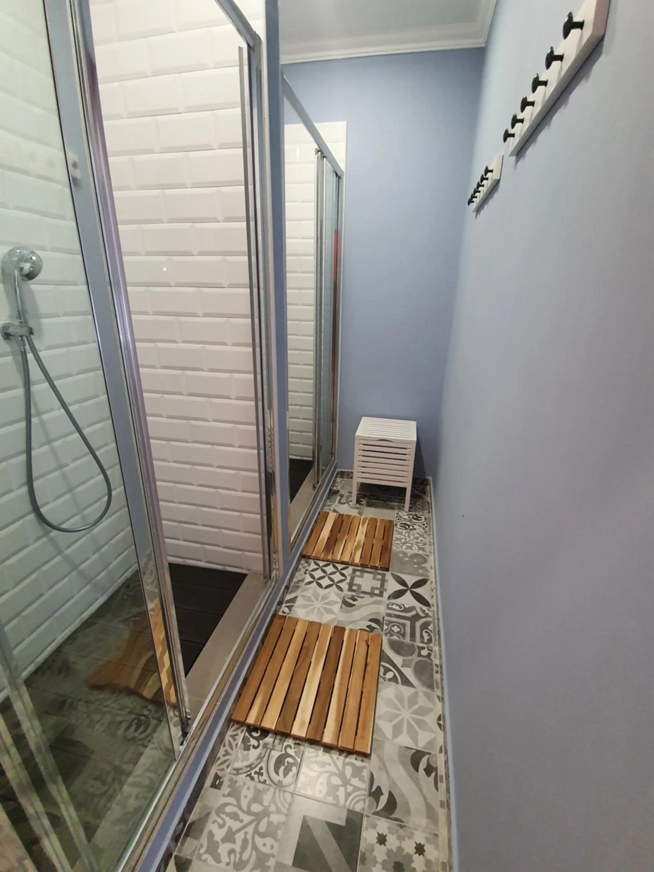 Shower in Inn Faro - Casa Amarela - Guest House