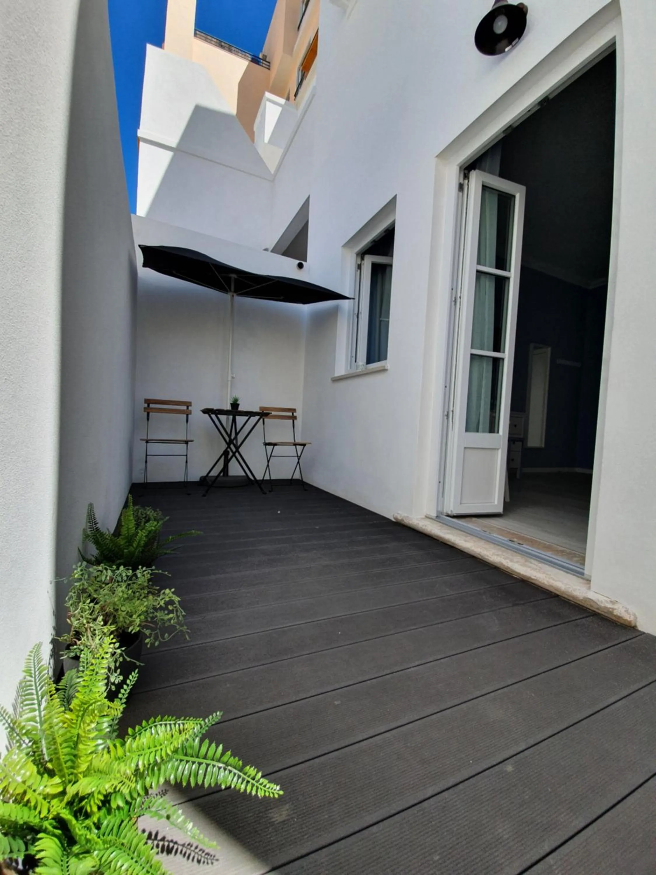 Patio in Inn Faro - Casa Amarela - Guest House