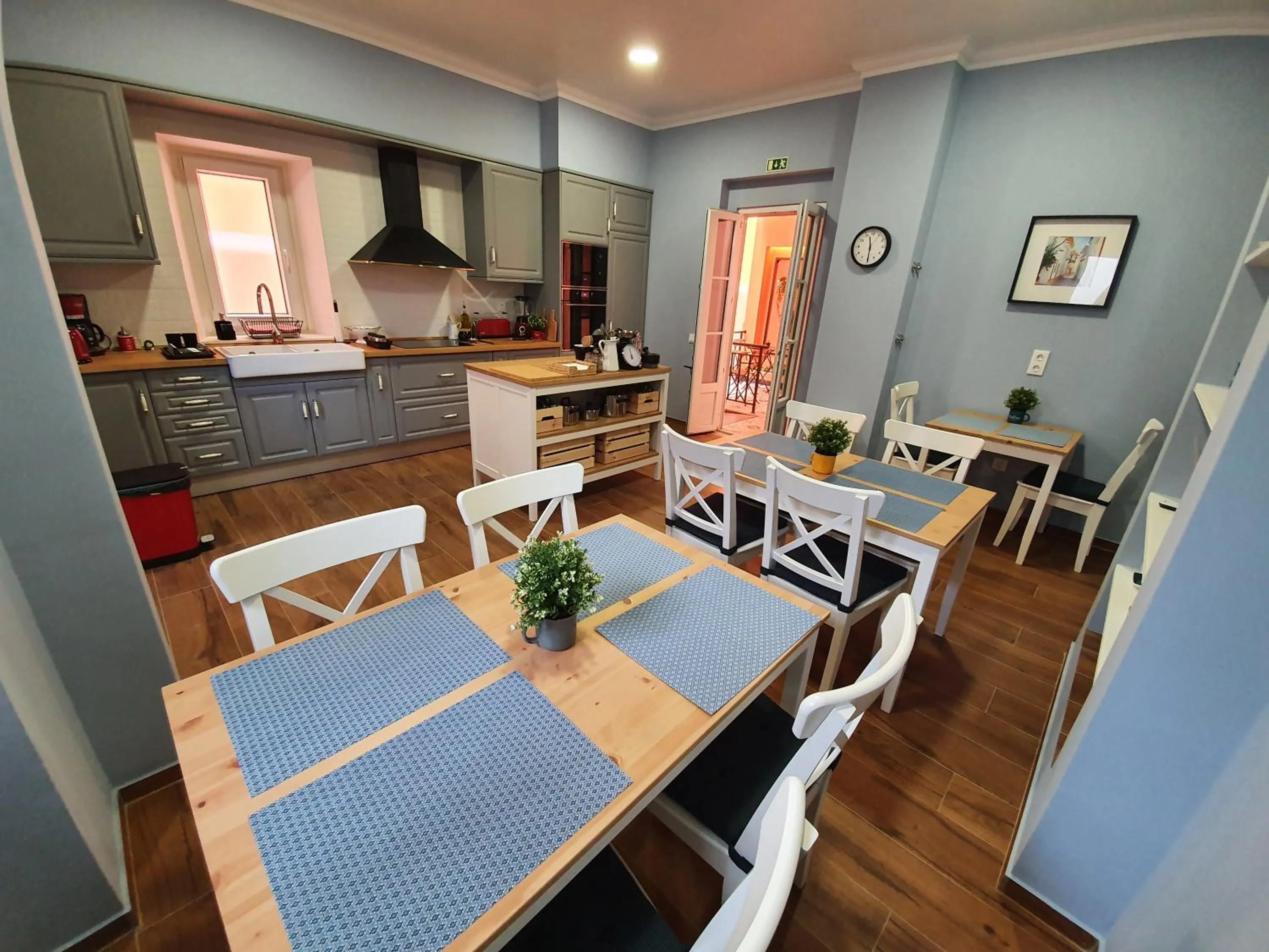 Communal kitchen in Inn Faro - Casa Amarela - Guest House