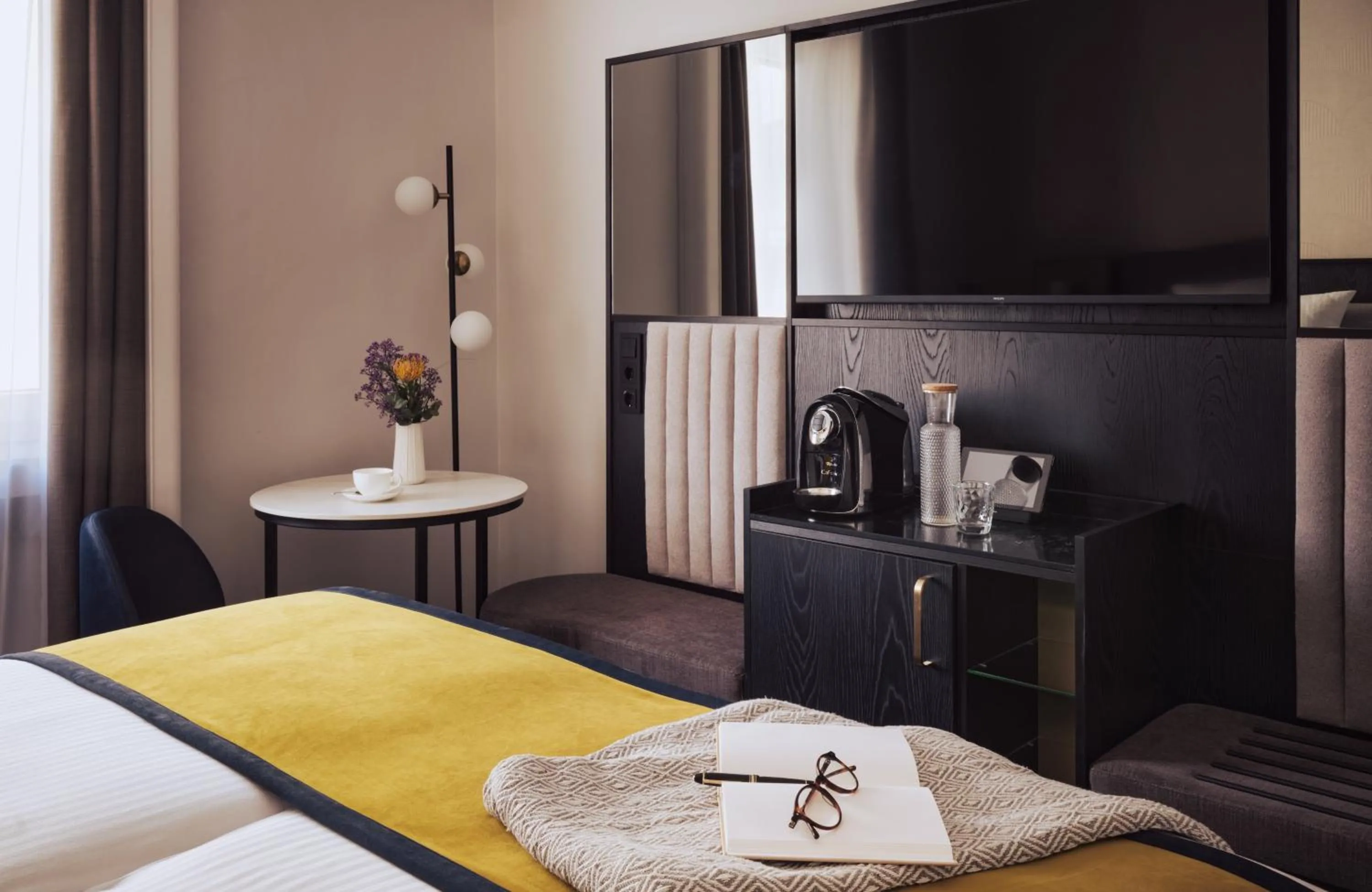 Photo of the whole room, Bed in Hotel Mannheimer Hof - Leonardo Limited Edition