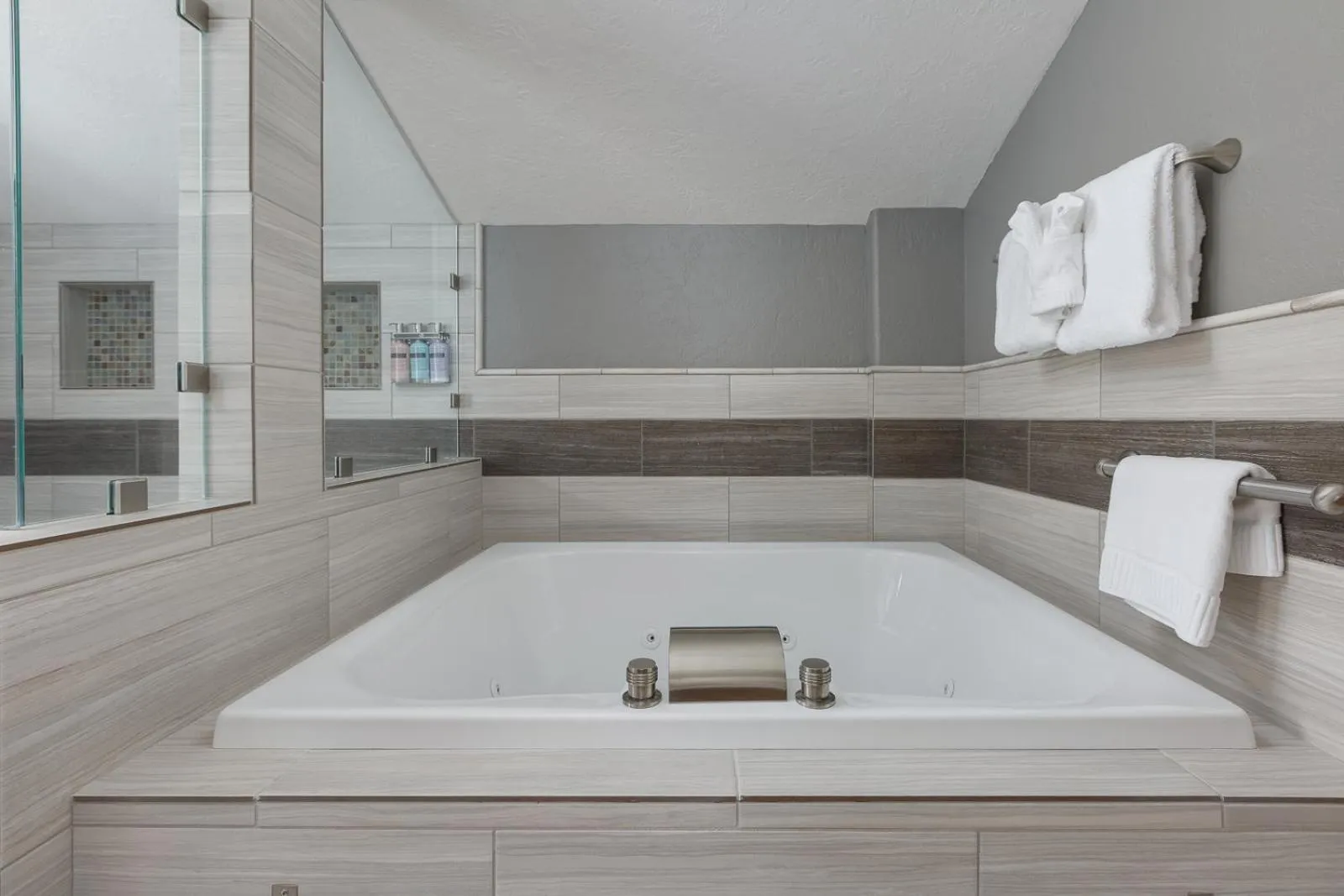 Hot Tub in Ocean House