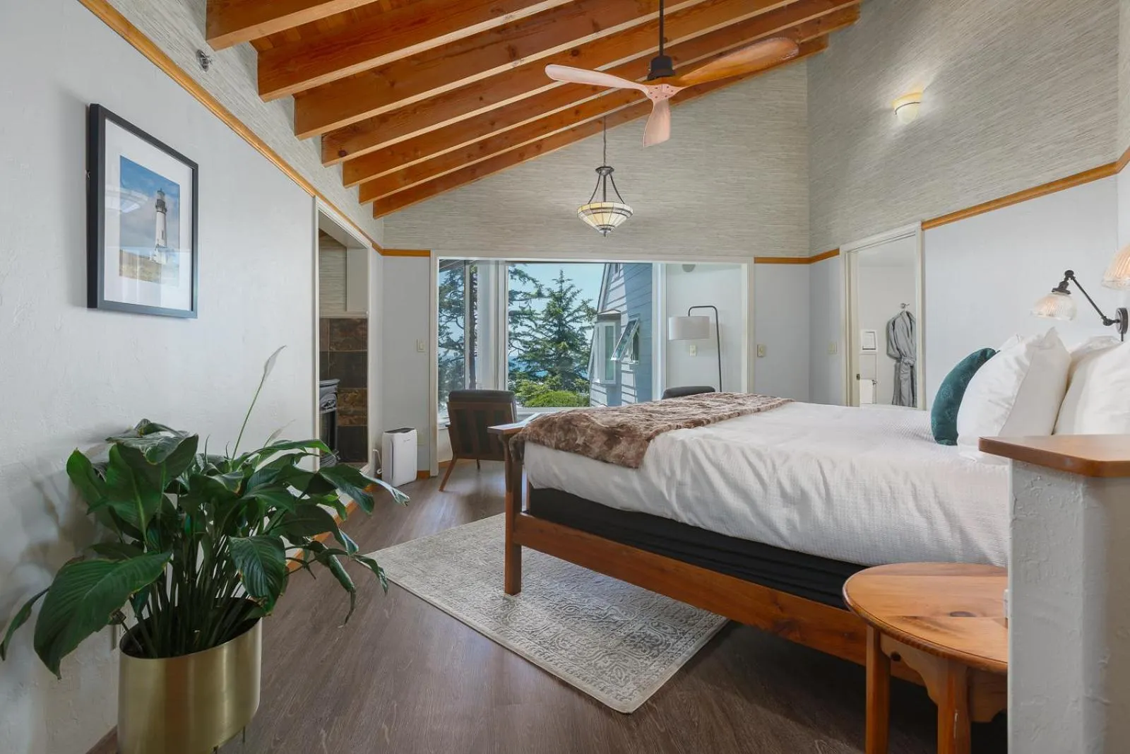 Photo of the whole room, Bed in Ocean House