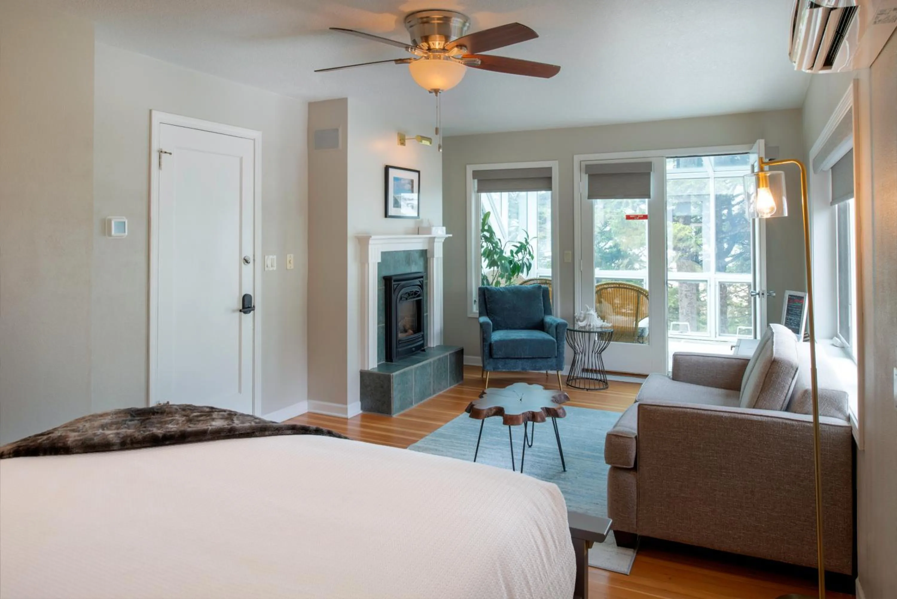 Seating area, Bed in Ocean House