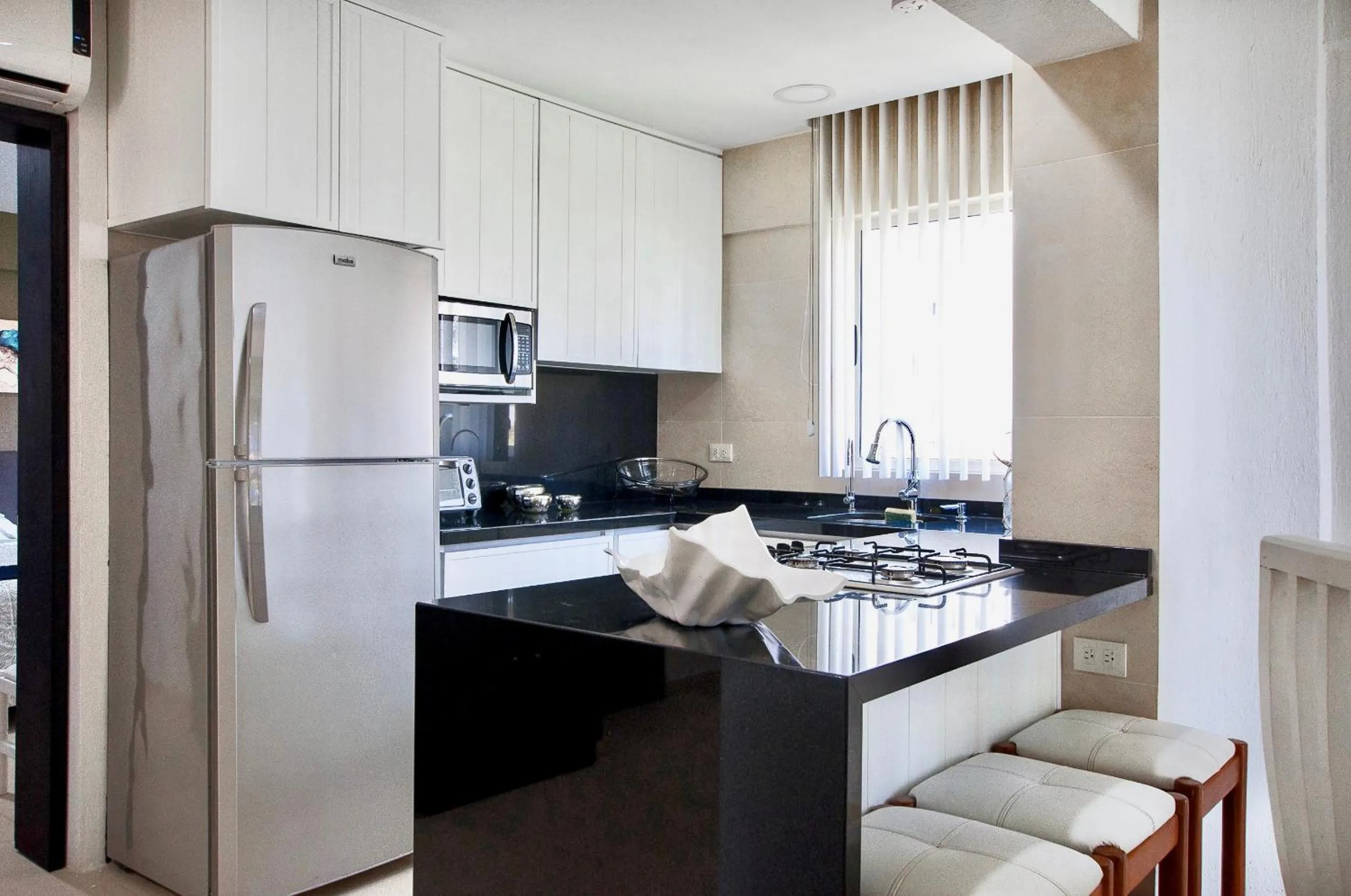 Kitchen or kitchenette in Marina Suites by Andiani Travel