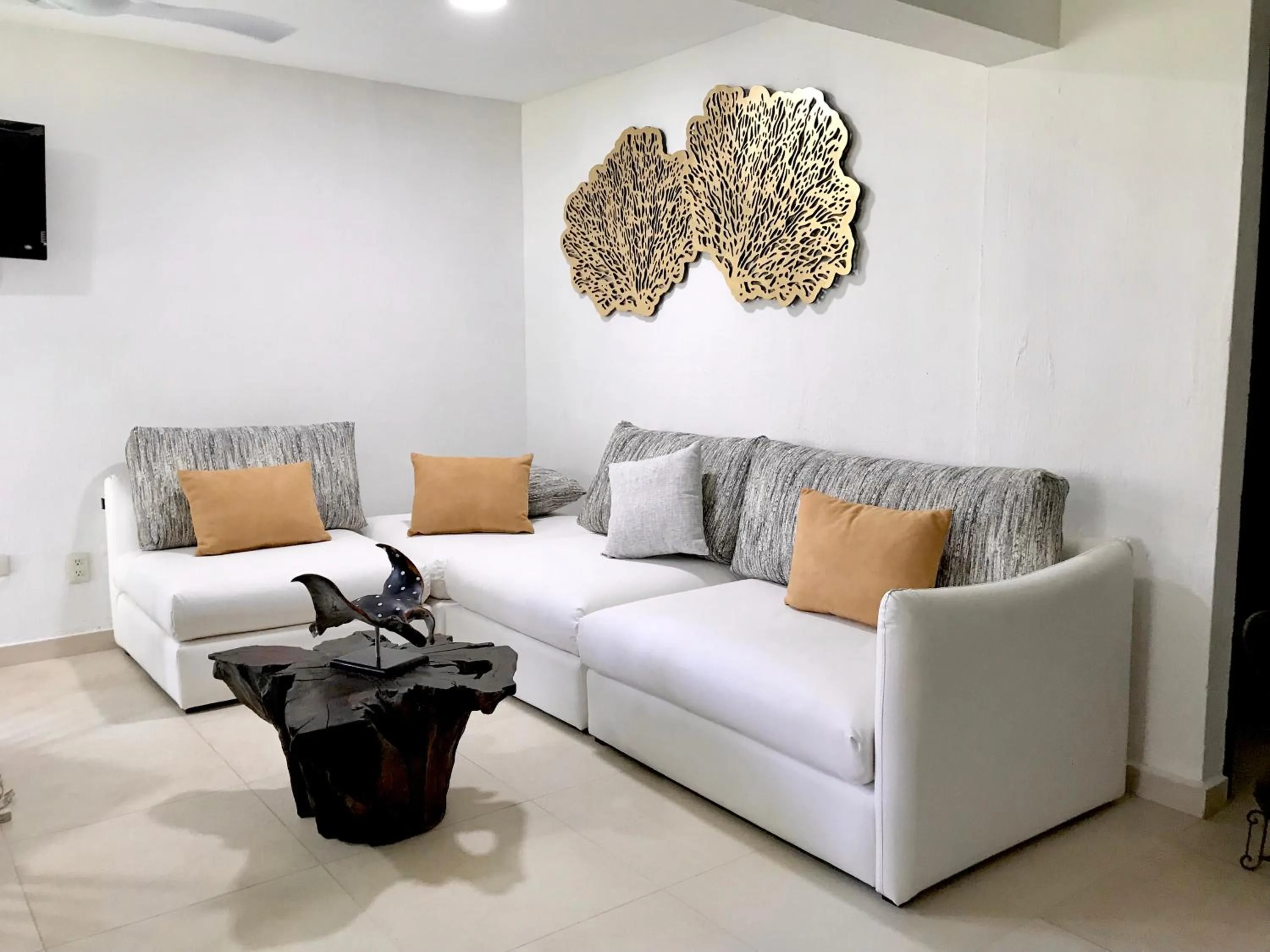 Living room in Marina Suites by Andiani Travel