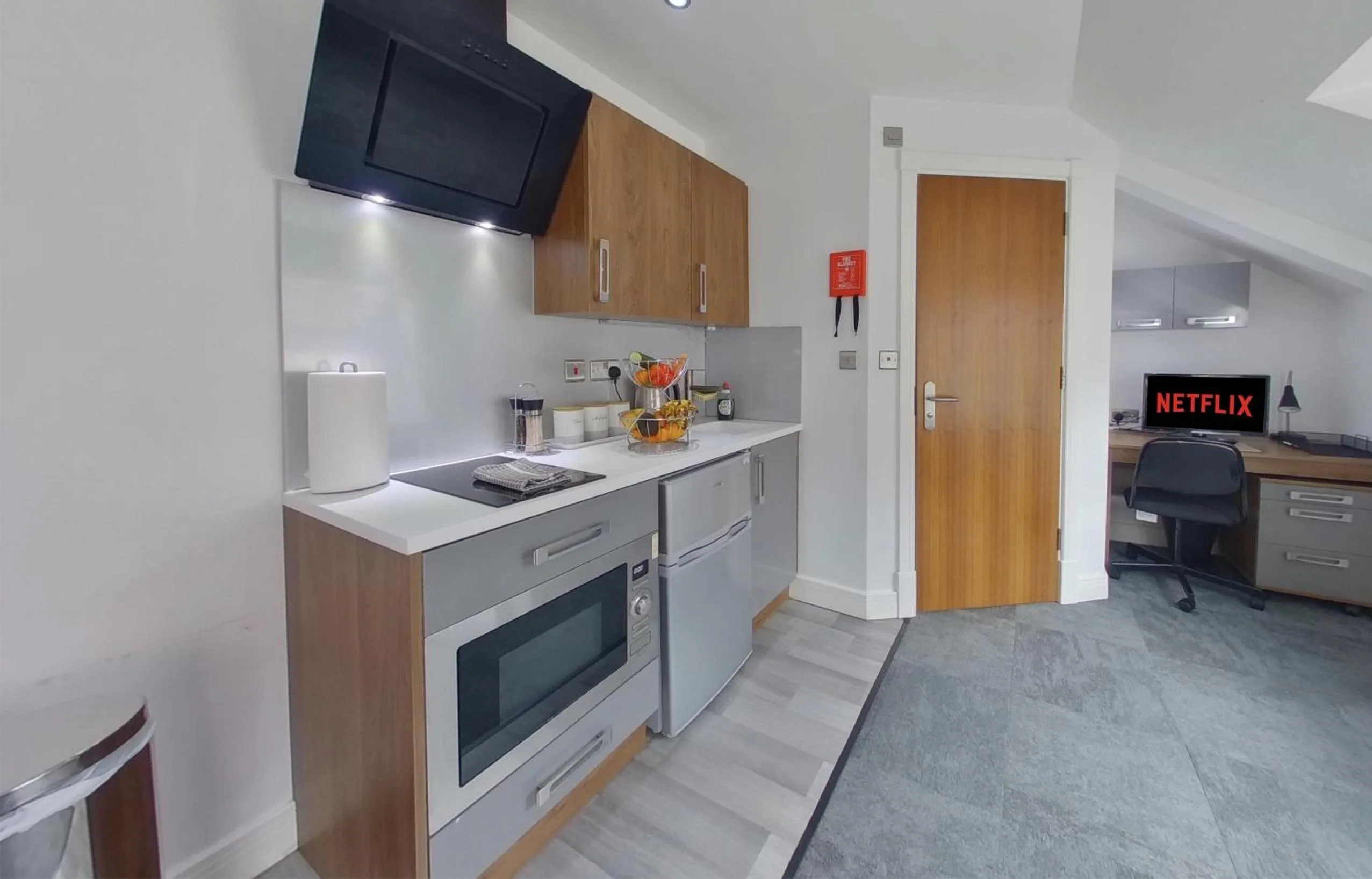 Victoria House - Deluxe Studios in Coventry City Centre, free parking, by COVSTAYS