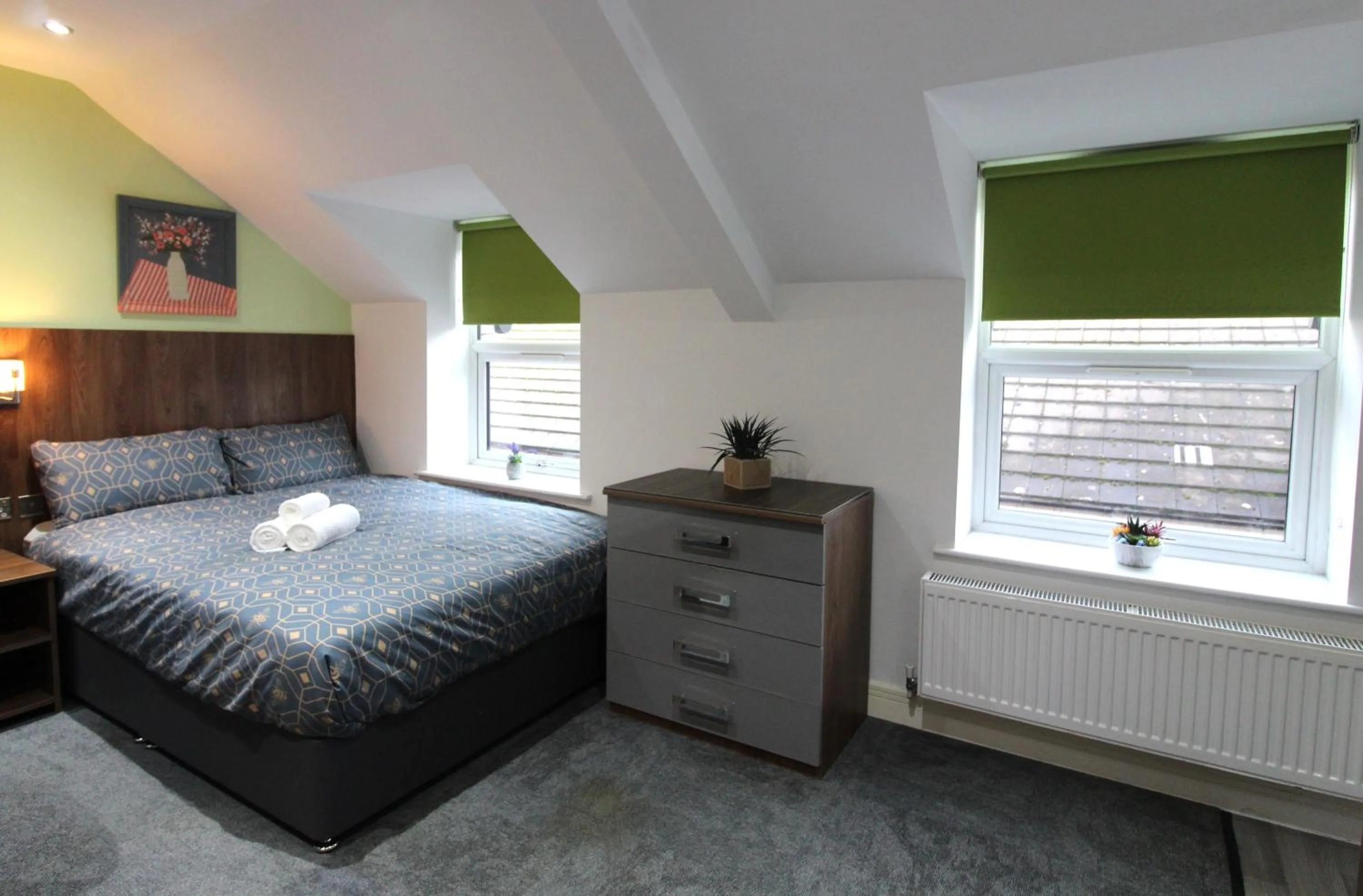 Queen Studio in Victoria House - Deluxe Studios in Coventry City Centre, free parking, by COVSTAYS