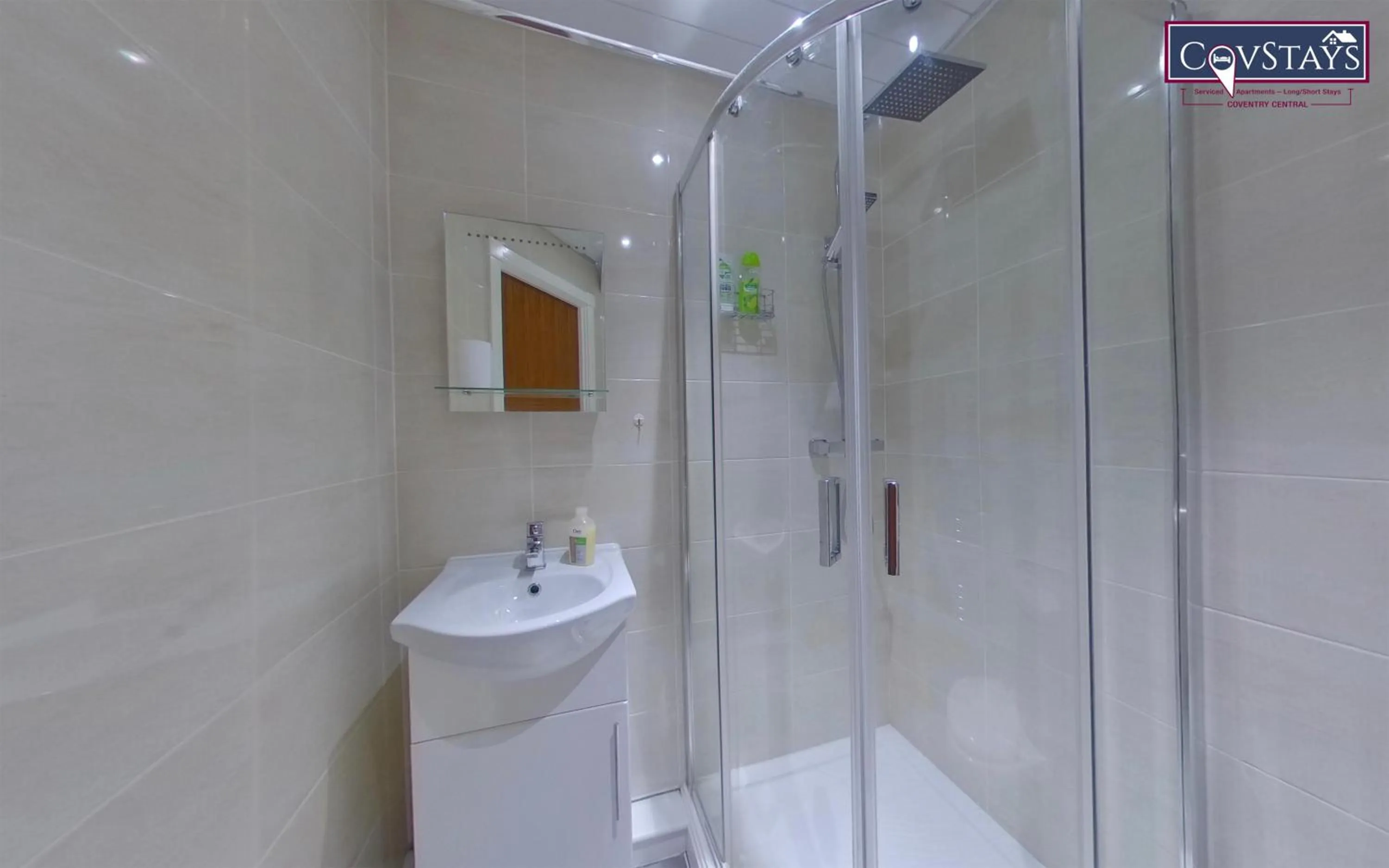 Victoria House - Deluxe Studios in Coventry City Centre, free parking, by COVSTAYS