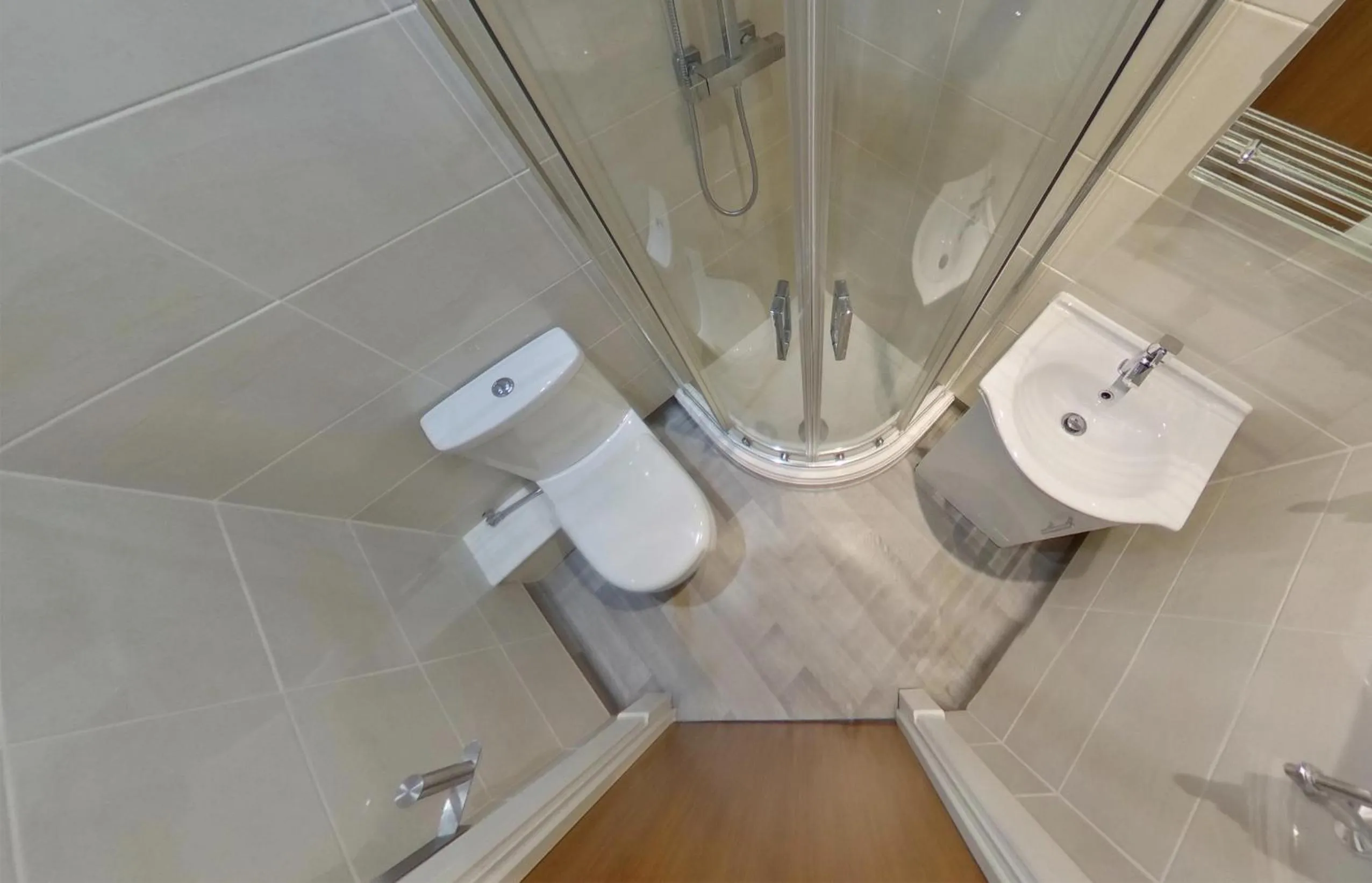 Victoria House - Deluxe Studios in Coventry City Centre, free parking, by COVSTAYS