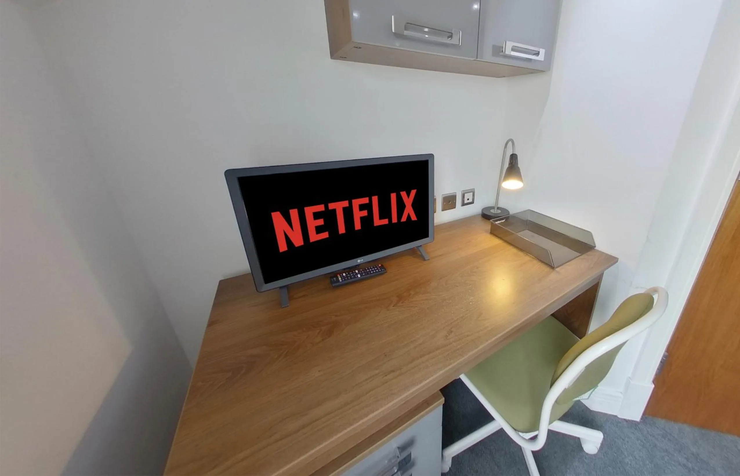 Victoria House - Deluxe Studios in Coventry City Centre, free parking, by COVSTAYS