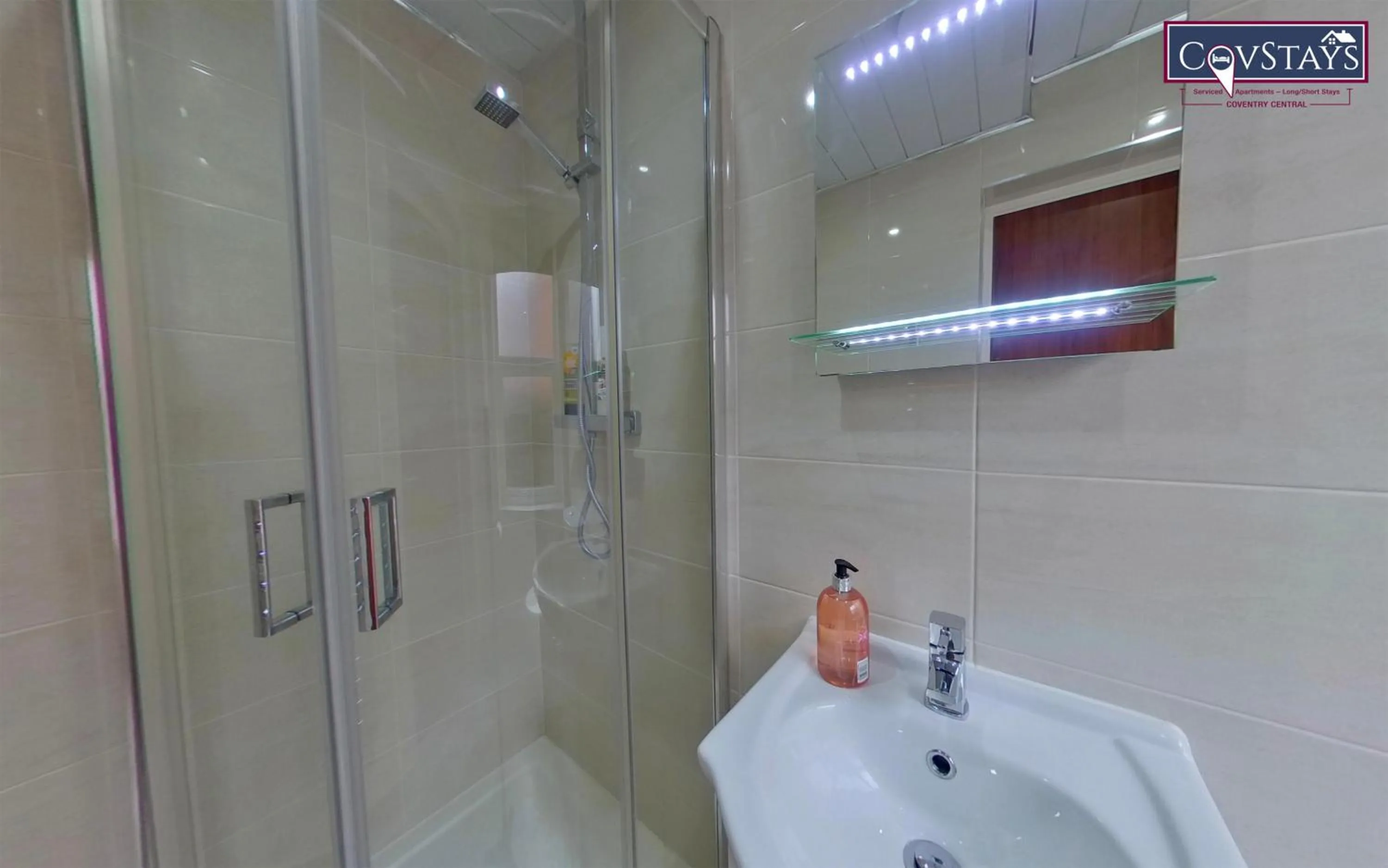 Victoria House - Deluxe Studios in Coventry City Centre, free parking, by COVSTAYS