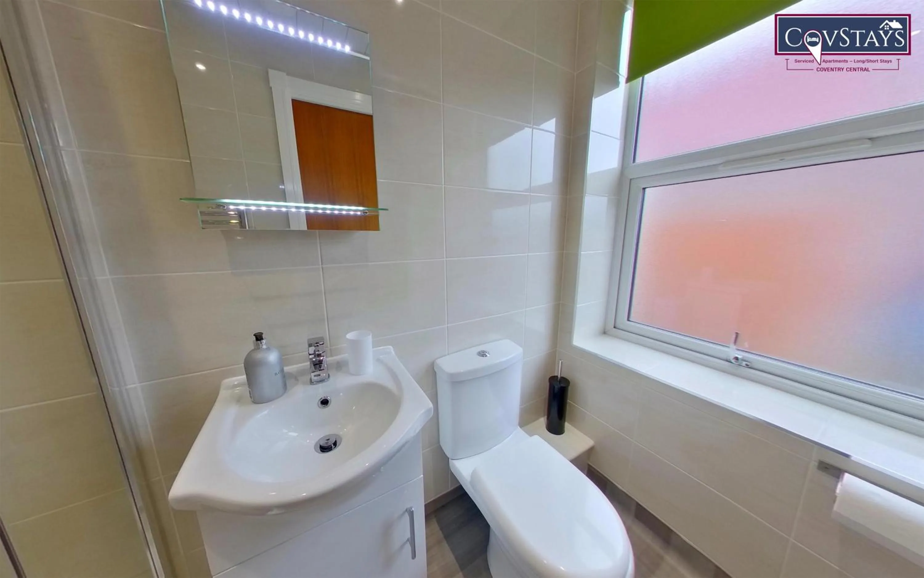 Victoria House - Deluxe Studios in Coventry City Centre, free parking, by COVSTAYS