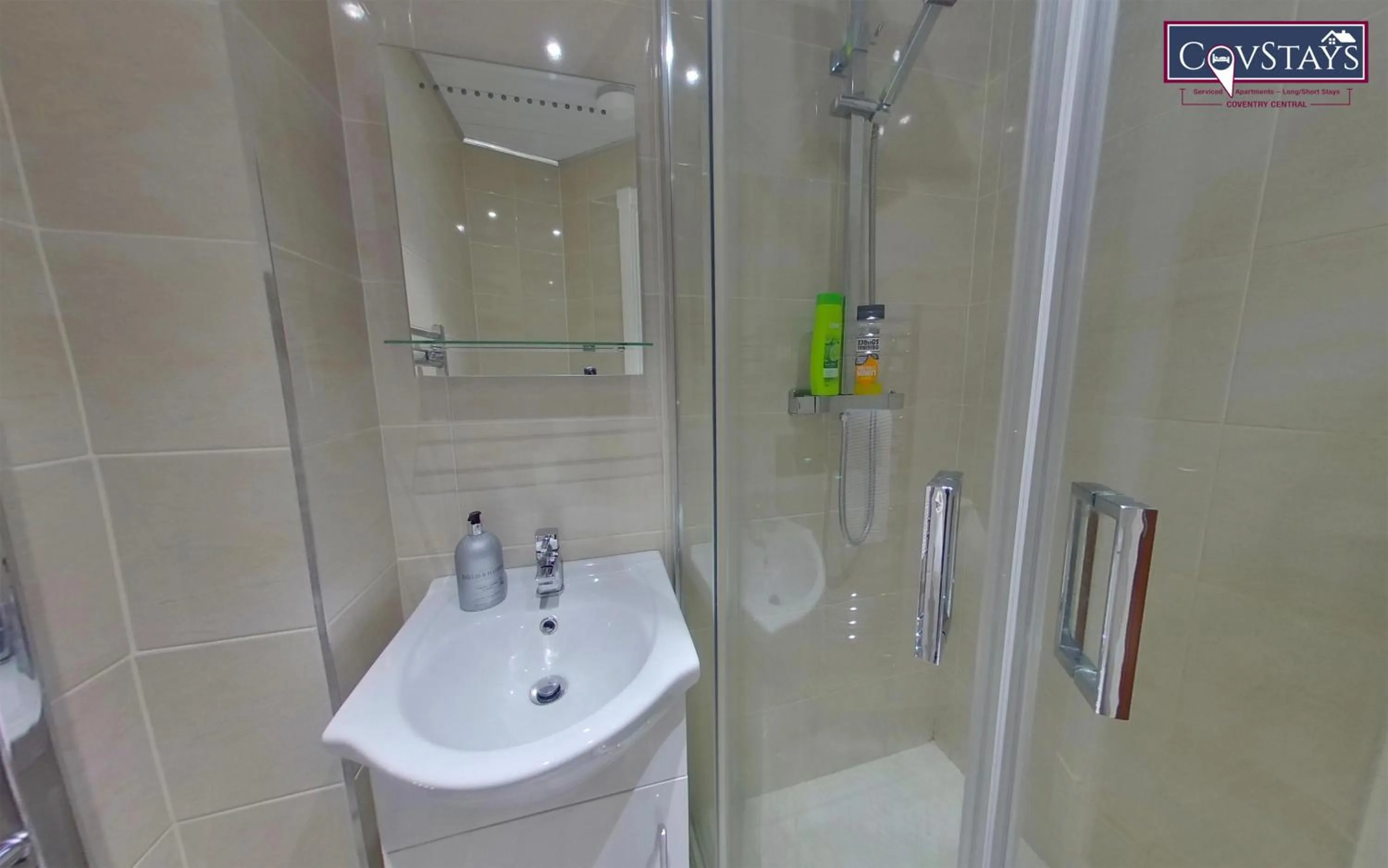 Victoria House - Deluxe Studios in Coventry City Centre, free parking, by COVSTAYS