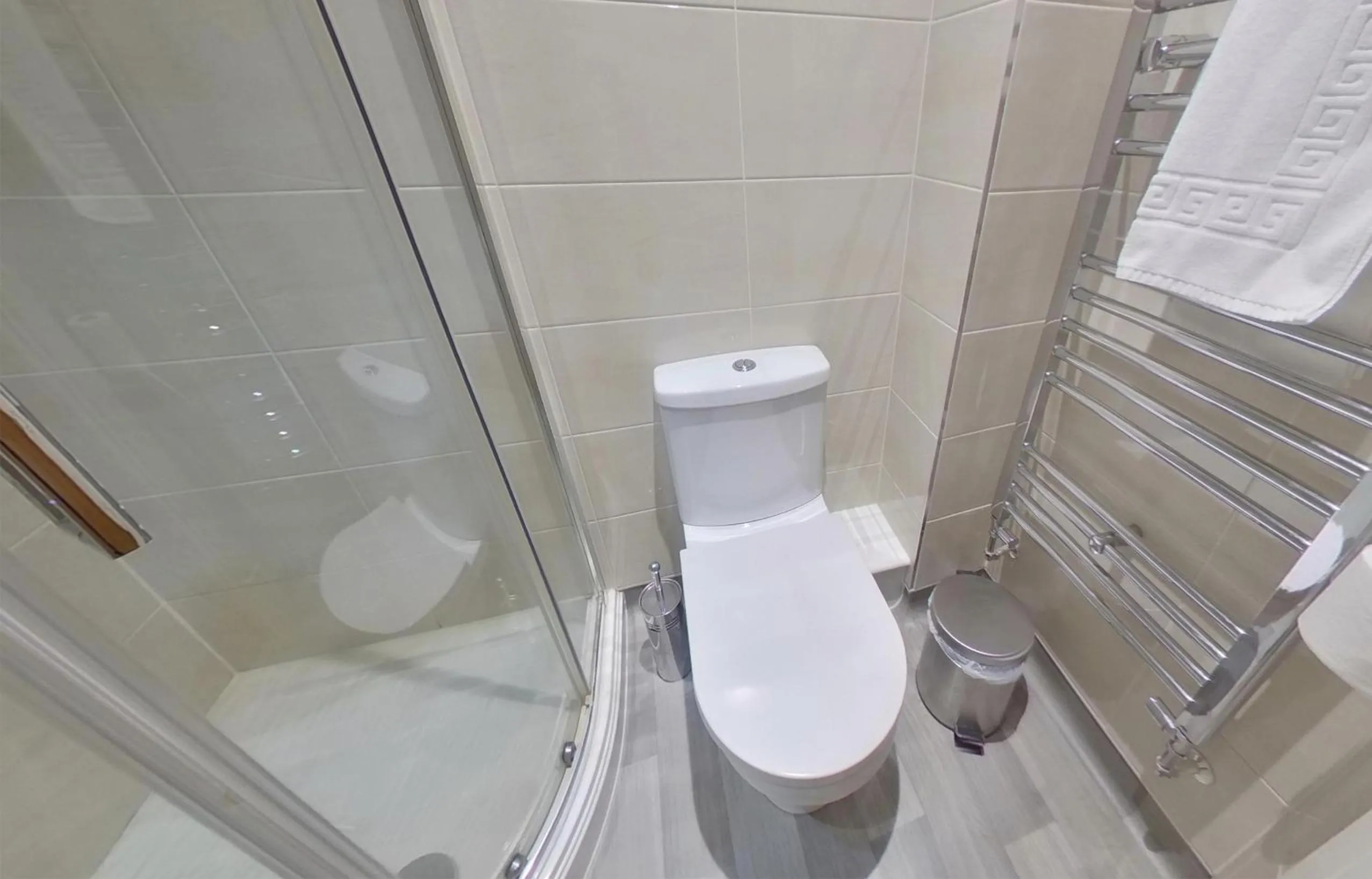 Victoria House - Deluxe Studios in Coventry City Centre, free parking, by COVSTAYS