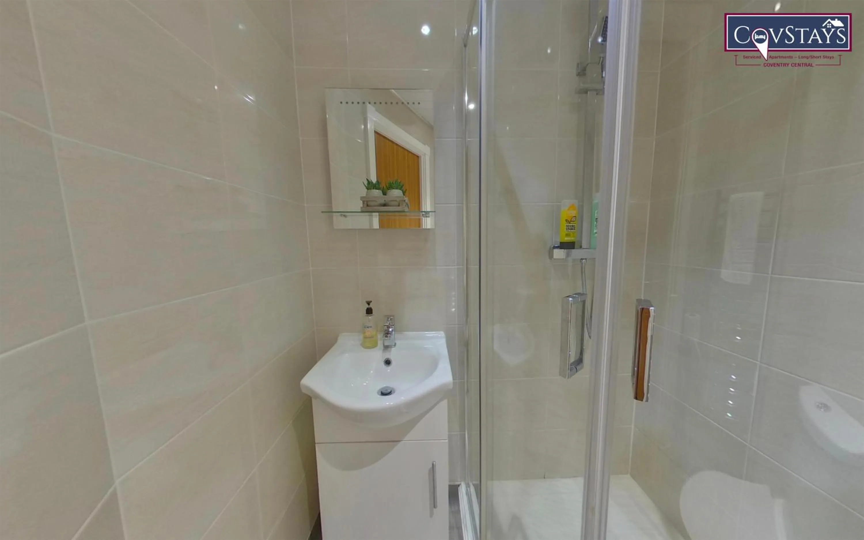 Victoria House - Deluxe Studios in Coventry City Centre, free parking, by COVSTAYS