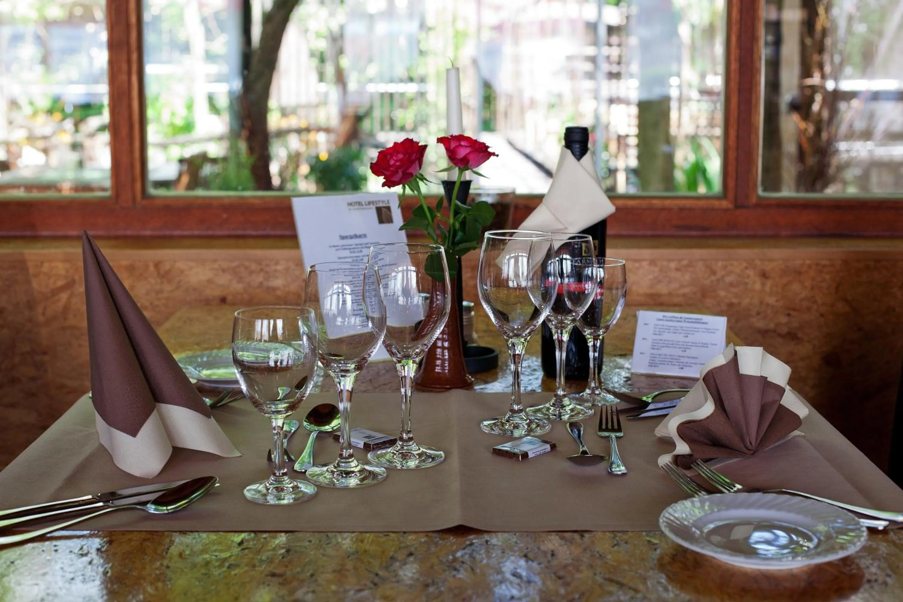 Restaurant/places to eat in Hotel Lifestyle