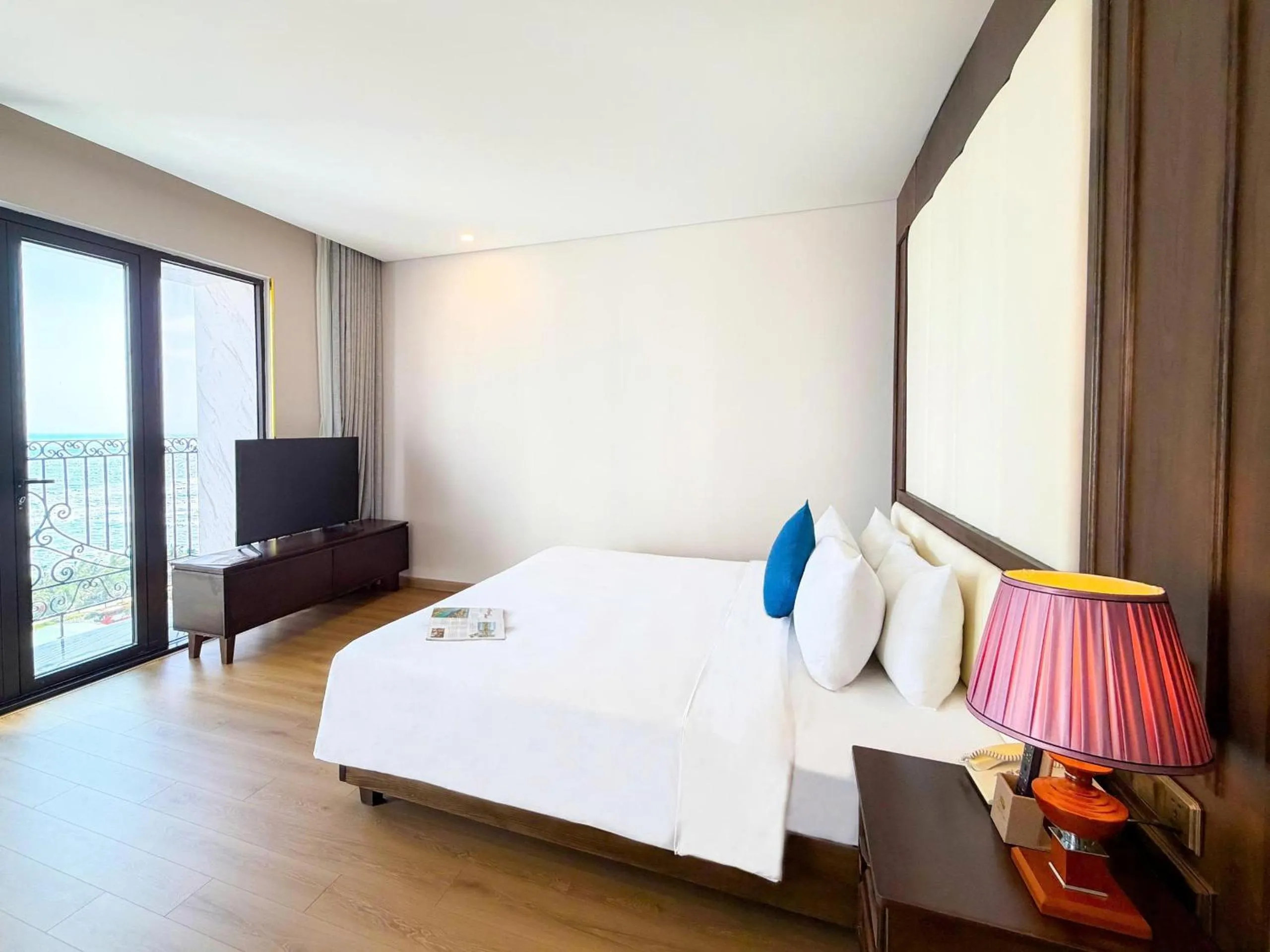 Bed in Golden Lotus Hotel Da Nang - Rooftop Bar Sea View