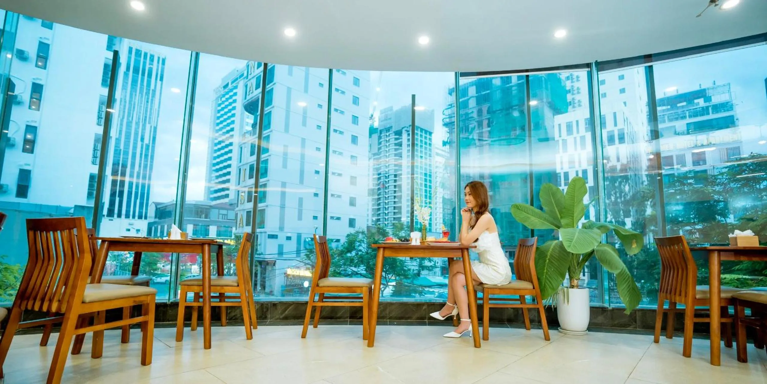 Restaurant/places to eat in Capecia Danang Hotel and Apartment