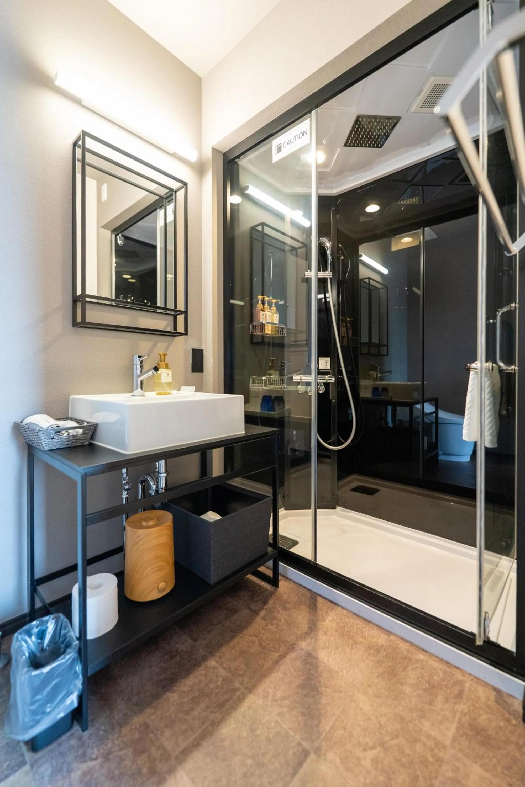 Shower in HOTEL TABARD TOKYO