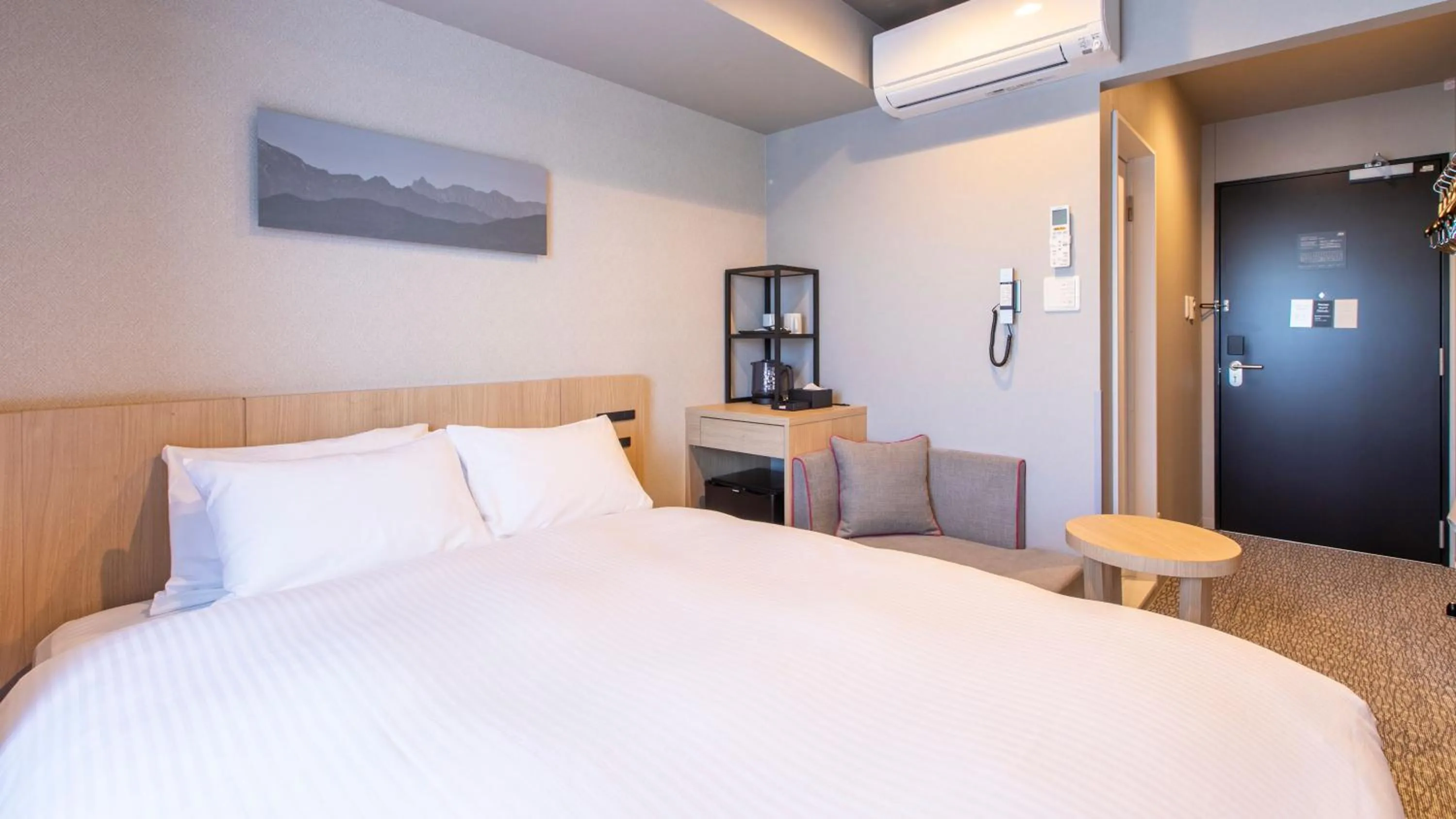 Photo of the whole room, Bed in KOKO HOTEL Hidatakayama - formaly Hotel Wing Hida Takayama