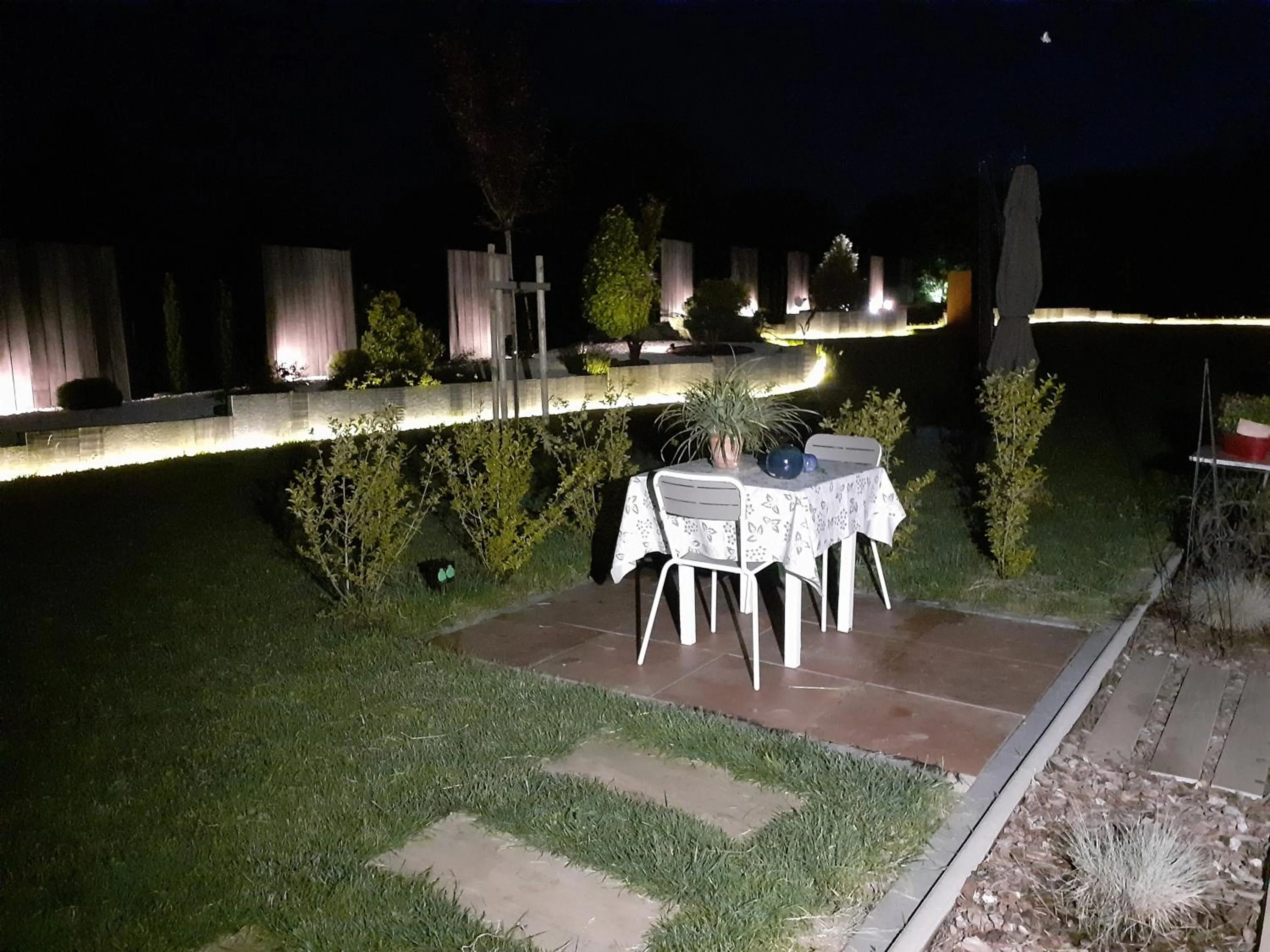 Night in Le Jardin des Pies