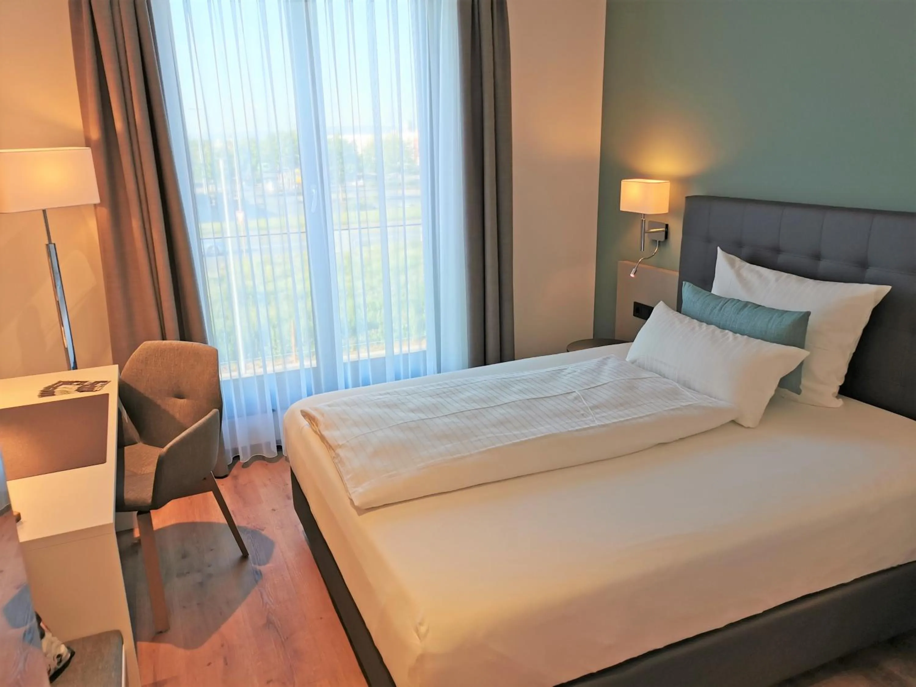 Photo of the whole room, Bed in Zeitlos Boutiquehotel