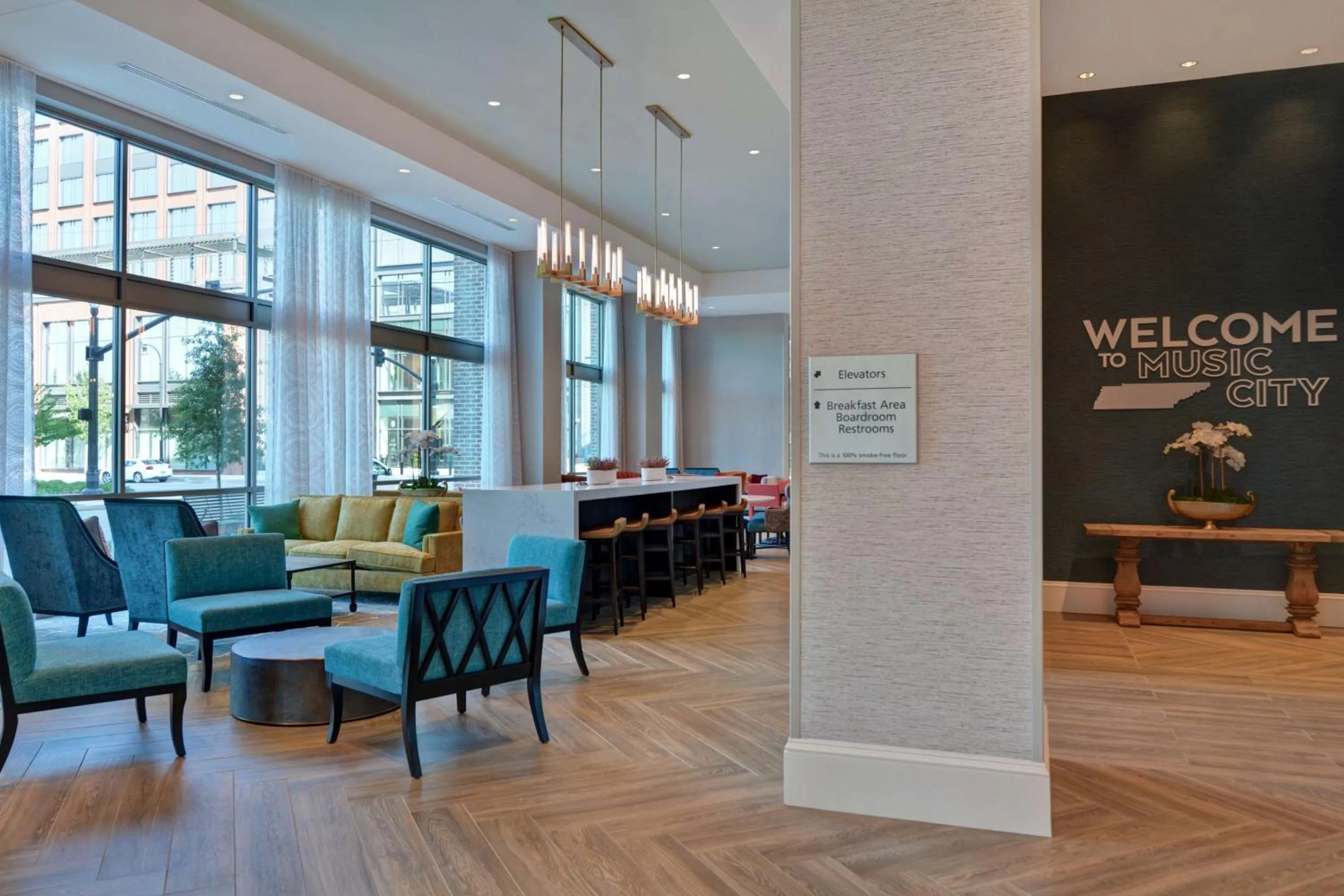 Dining area in Hampton Inn & Suites Nashville Downtown Capitol View, Tn