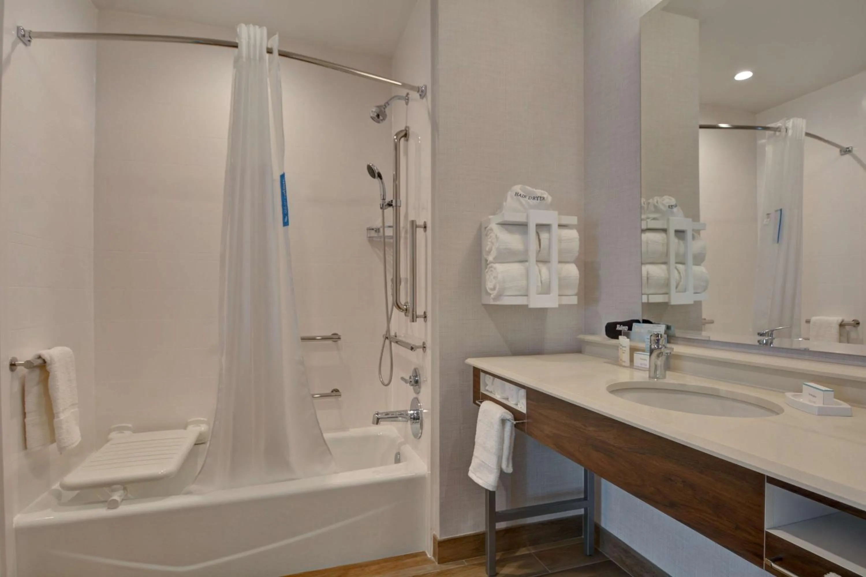 Bathroom in Hampton Inn & Suites Nashville Downtown Capitol View, Tn