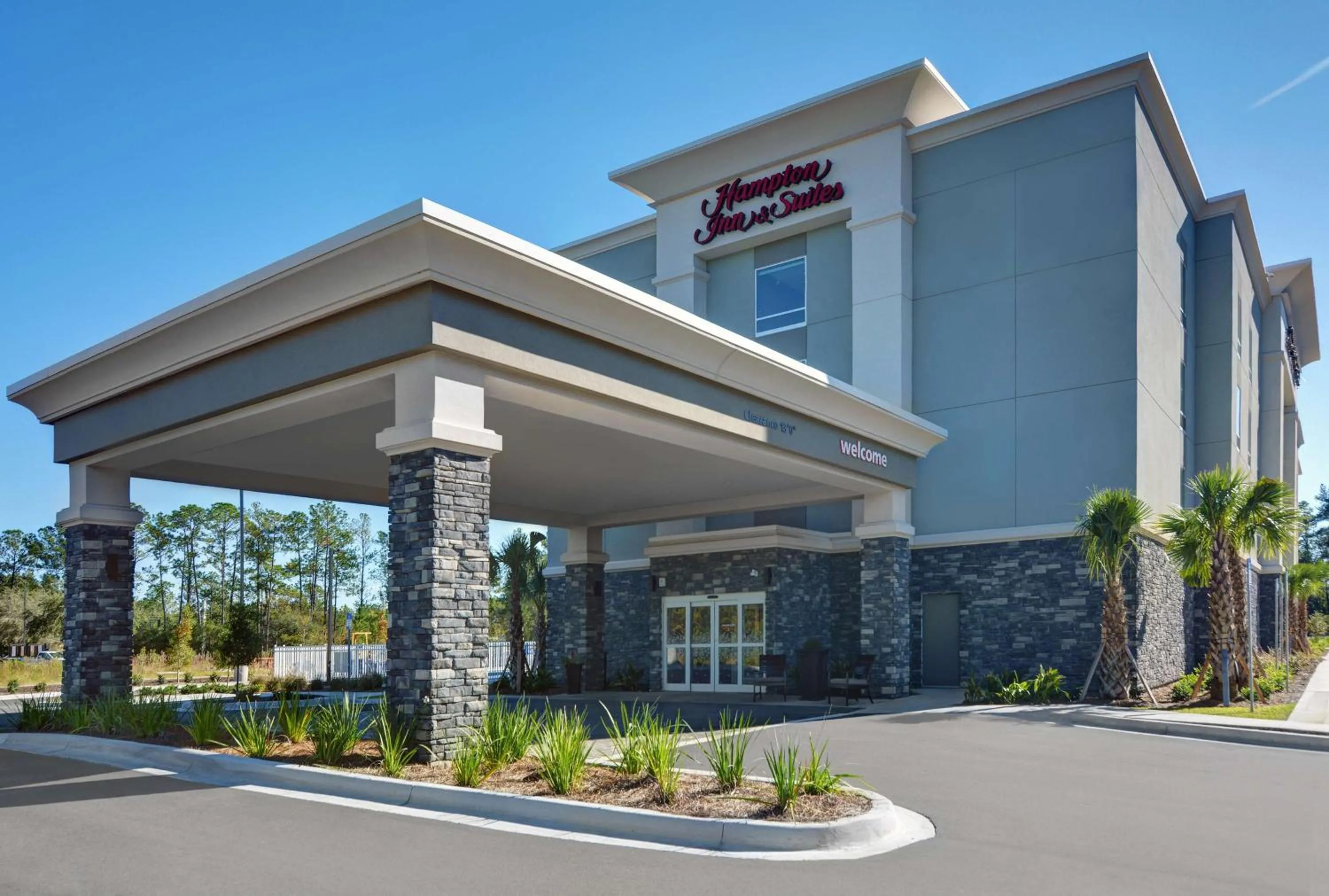 Property building in Hampton Inn And Suites Macclenny I-10