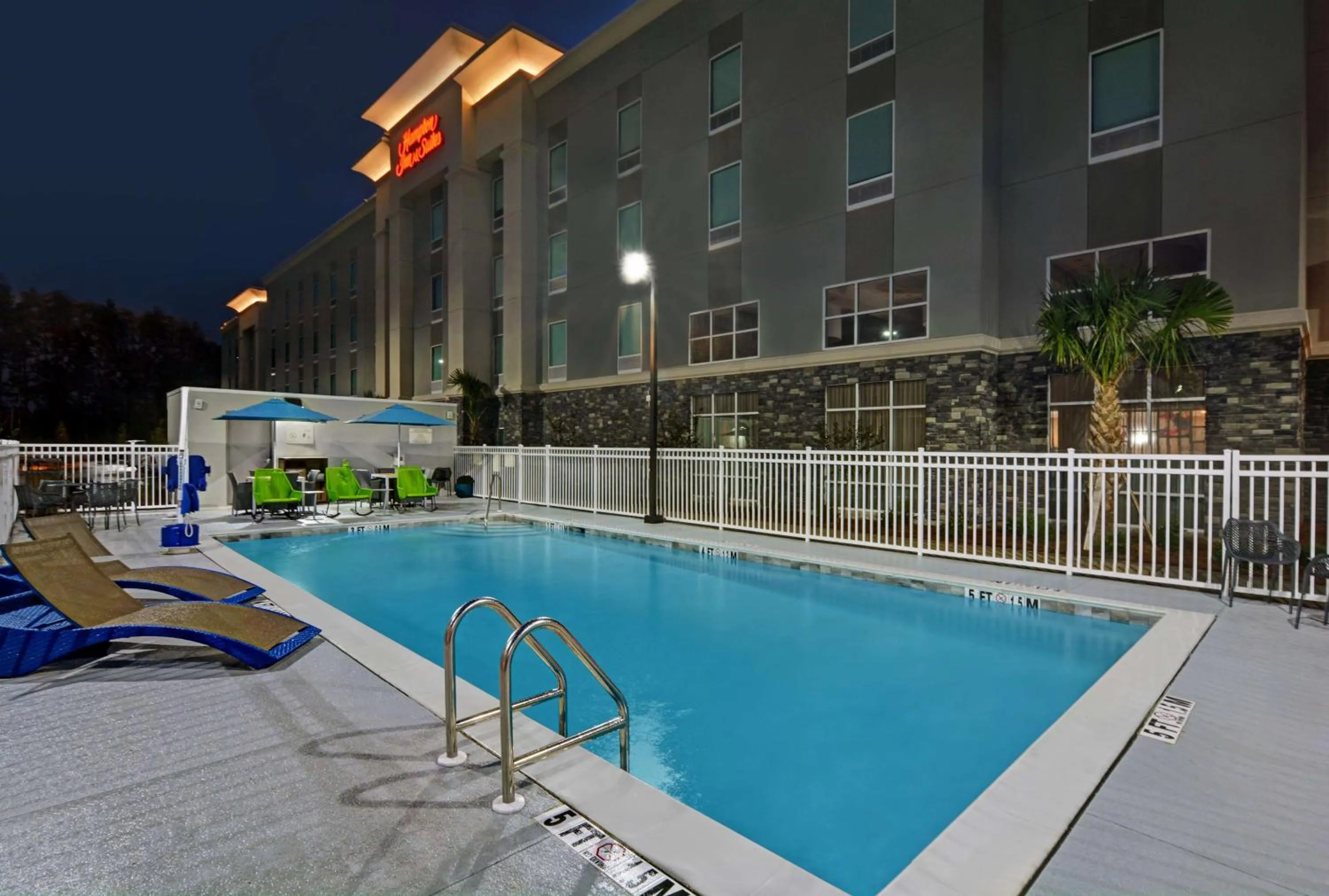 Pool view in Hampton Inn And Suites Macclenny I-10