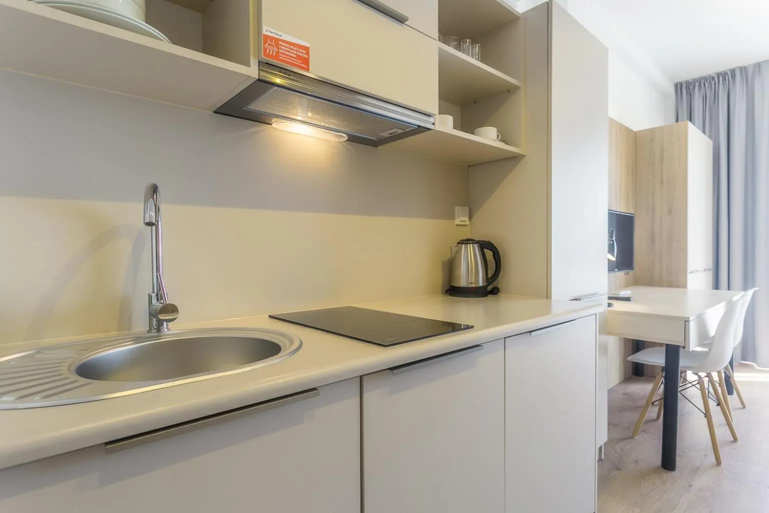 Kitchen or kitchenette in RentPlanet - Apartamenty Wolska