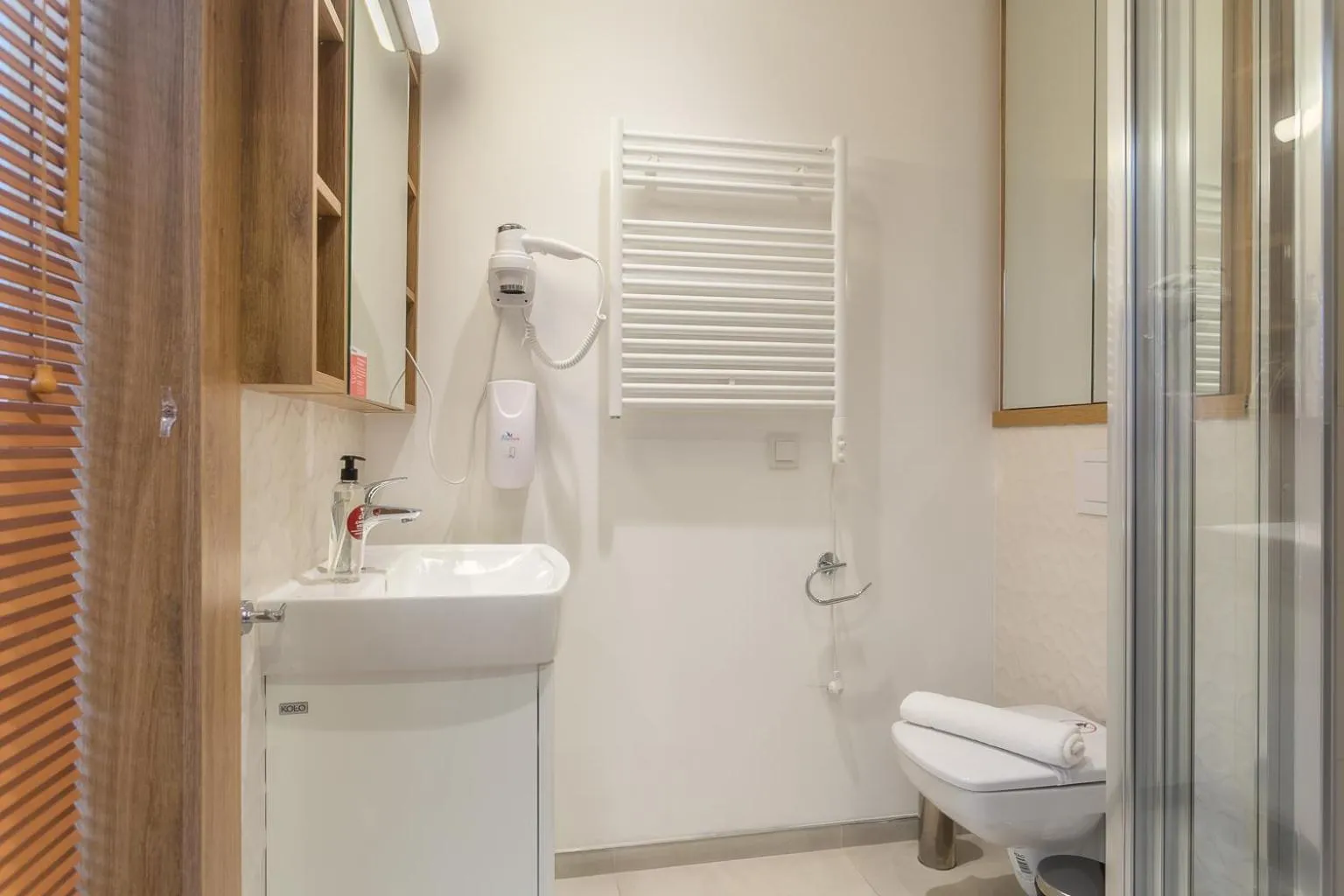 Bathroom in RentPlanet - Apartamenty Wolska