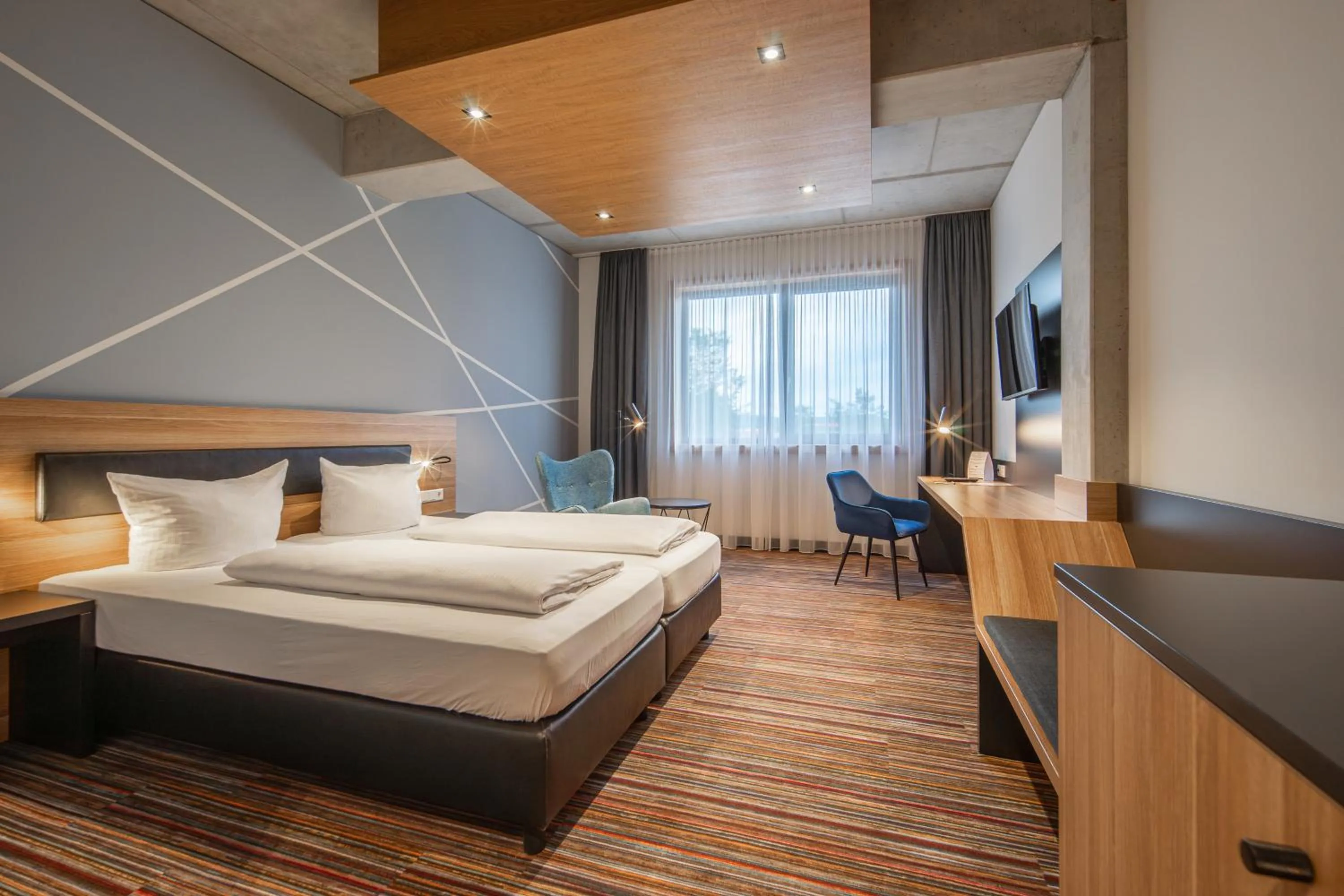 Photo of the whole room, Bed in N+S City Hotel Neumarkt