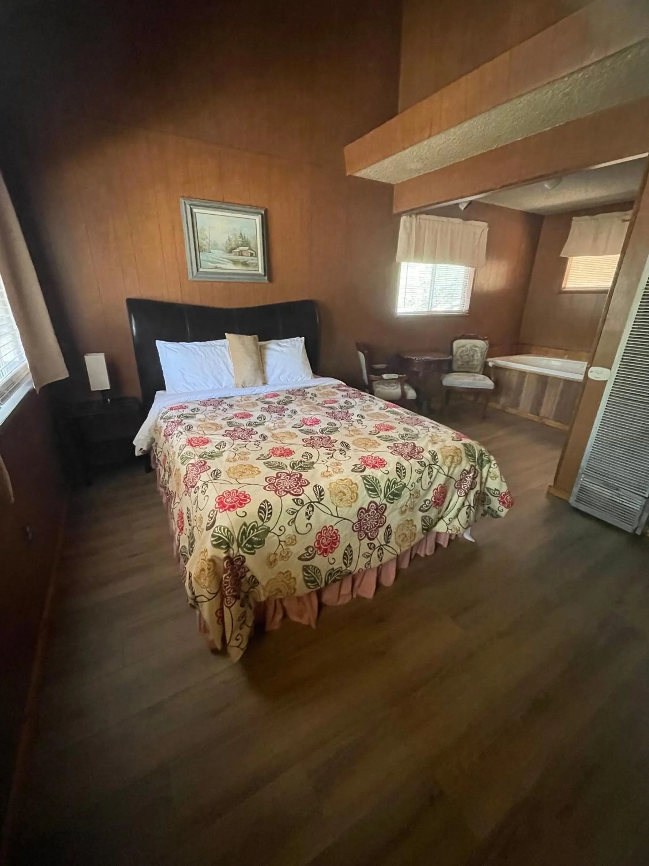 Bed in Mountain View Cabins