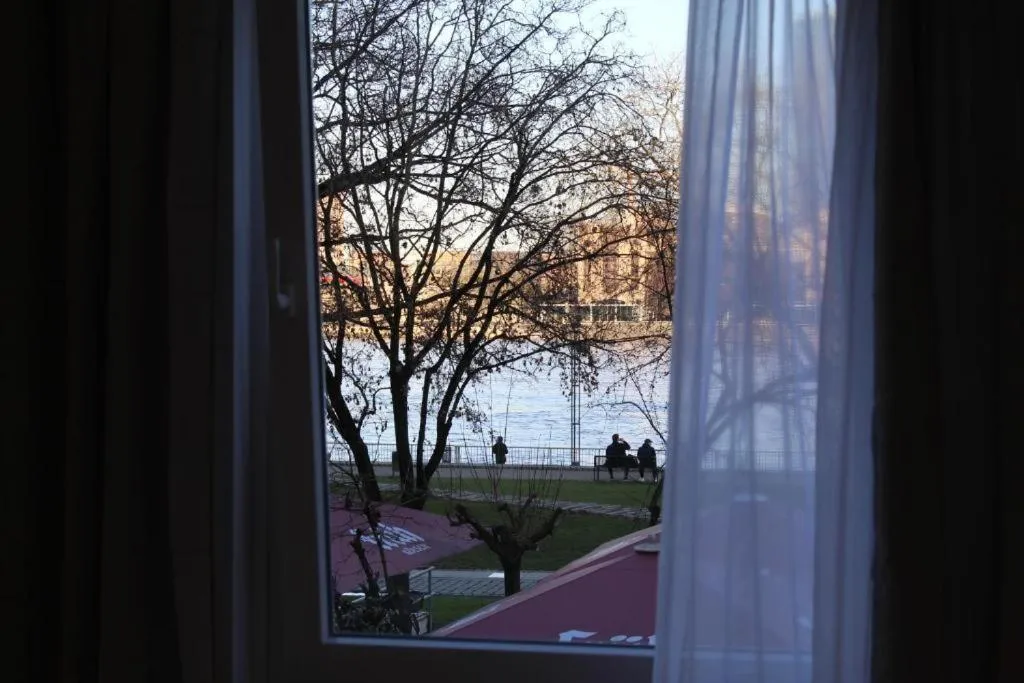 Restaurant/places to eat in Apartments am Rheingarten