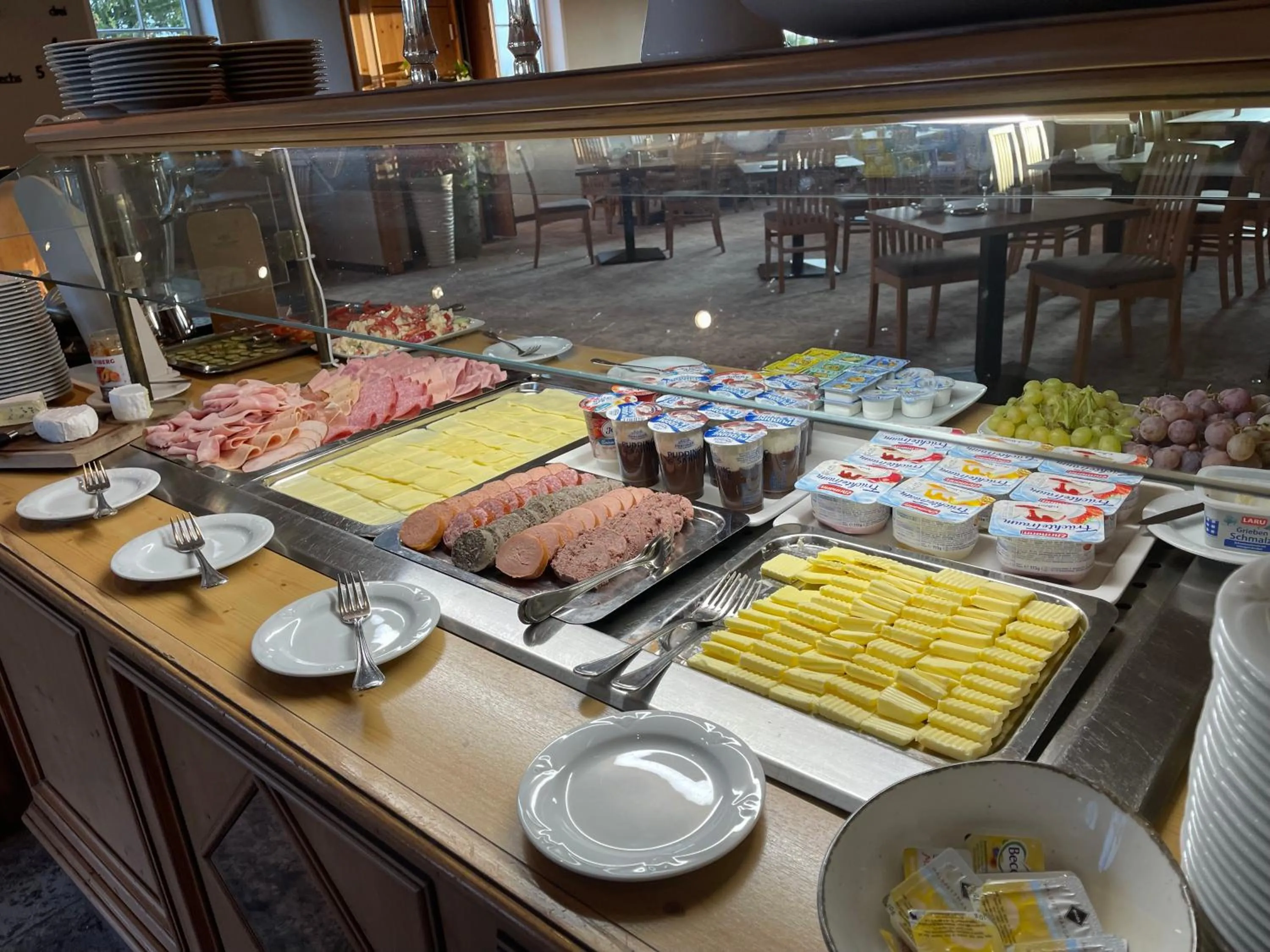 Buffet breakfast in Hotel Zum Bären