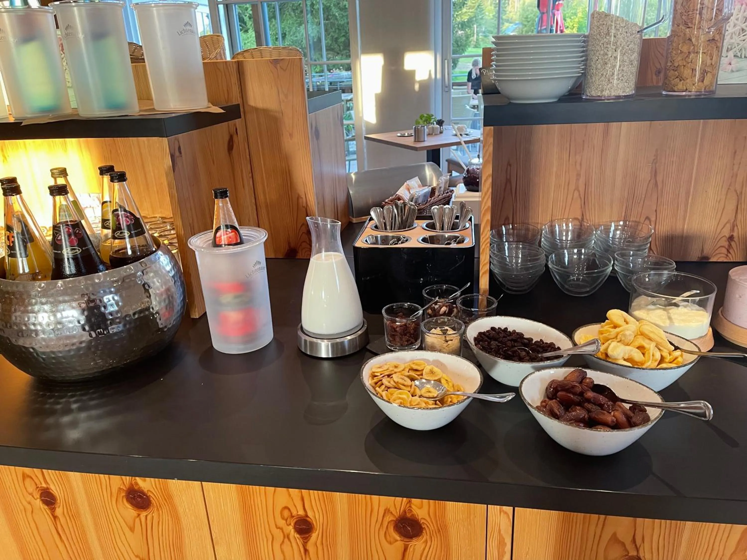 Buffet breakfast in Hotel Zum Bären