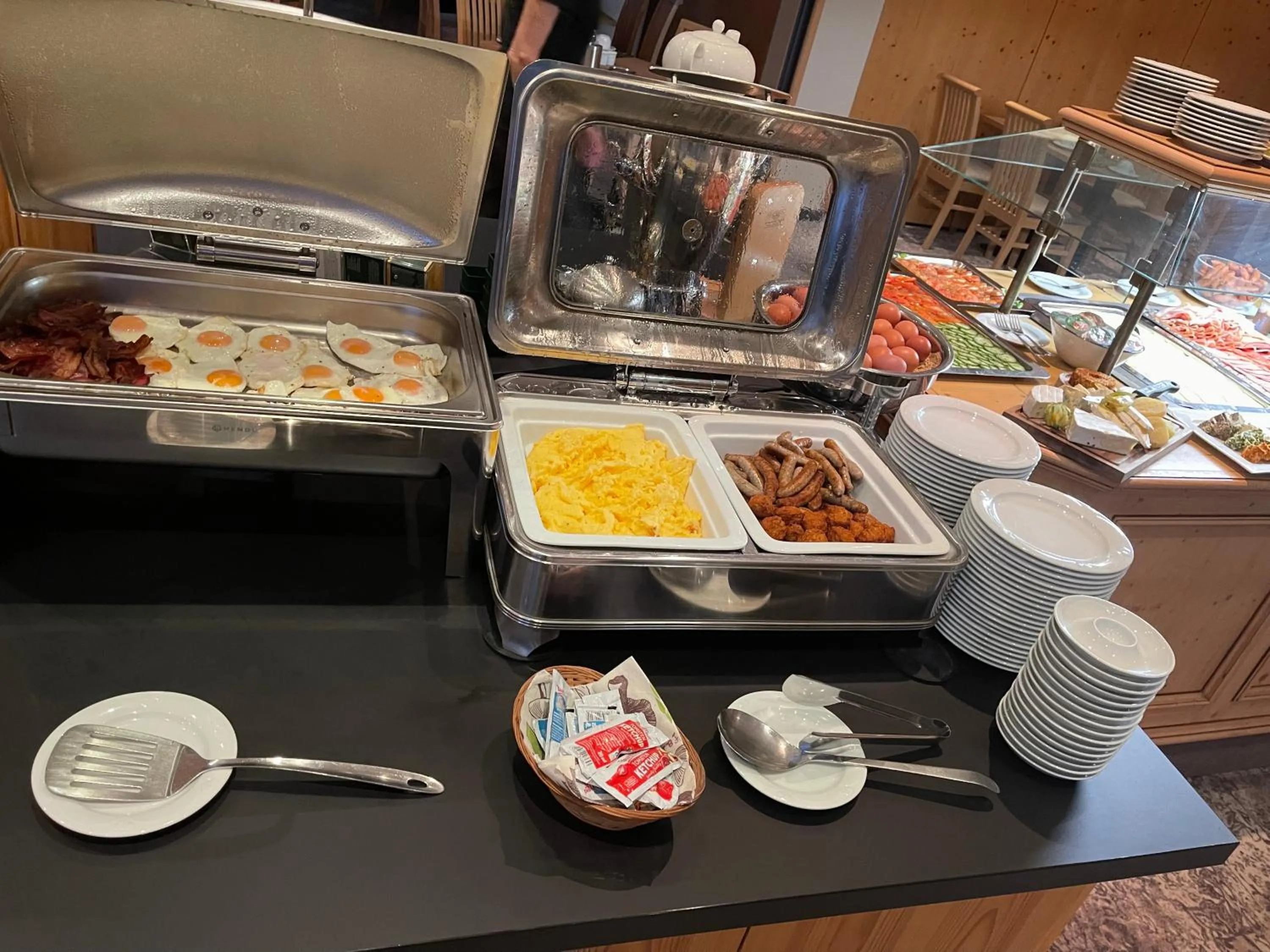 Buffet breakfast in Hotel Zum Bären