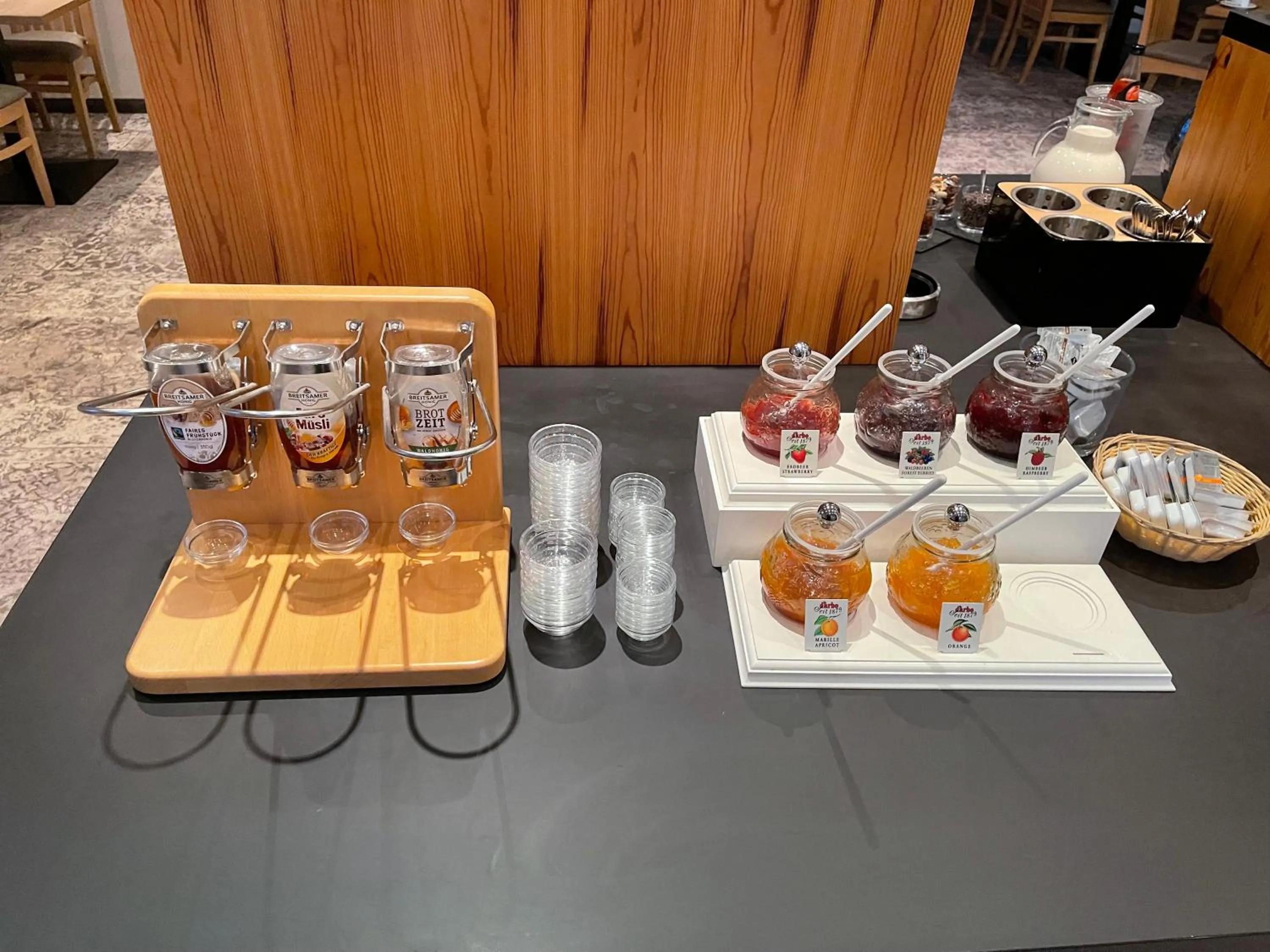 Buffet breakfast in Hotel Zum Bären