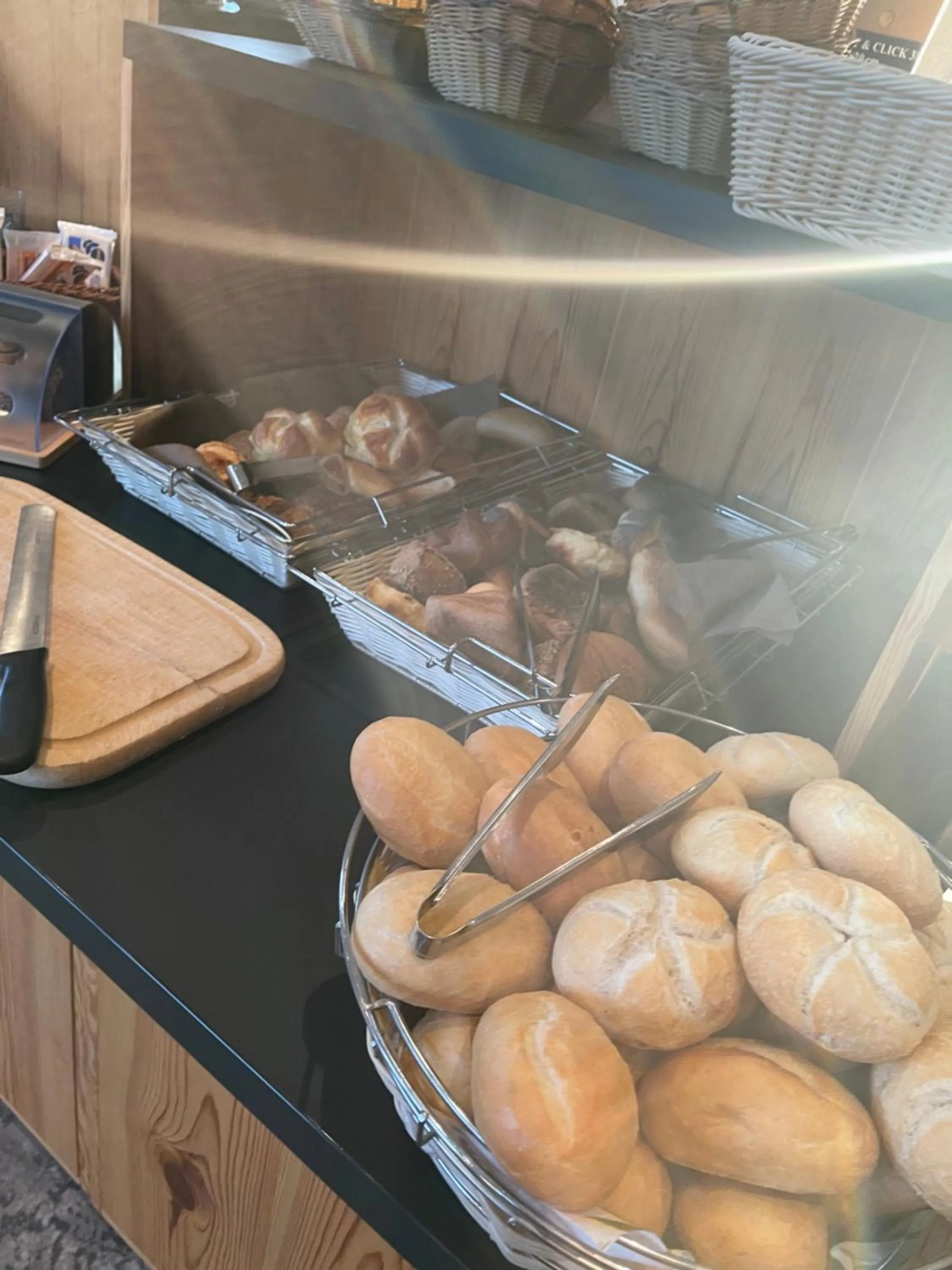 Buffet breakfast in Hotel Zum Bären