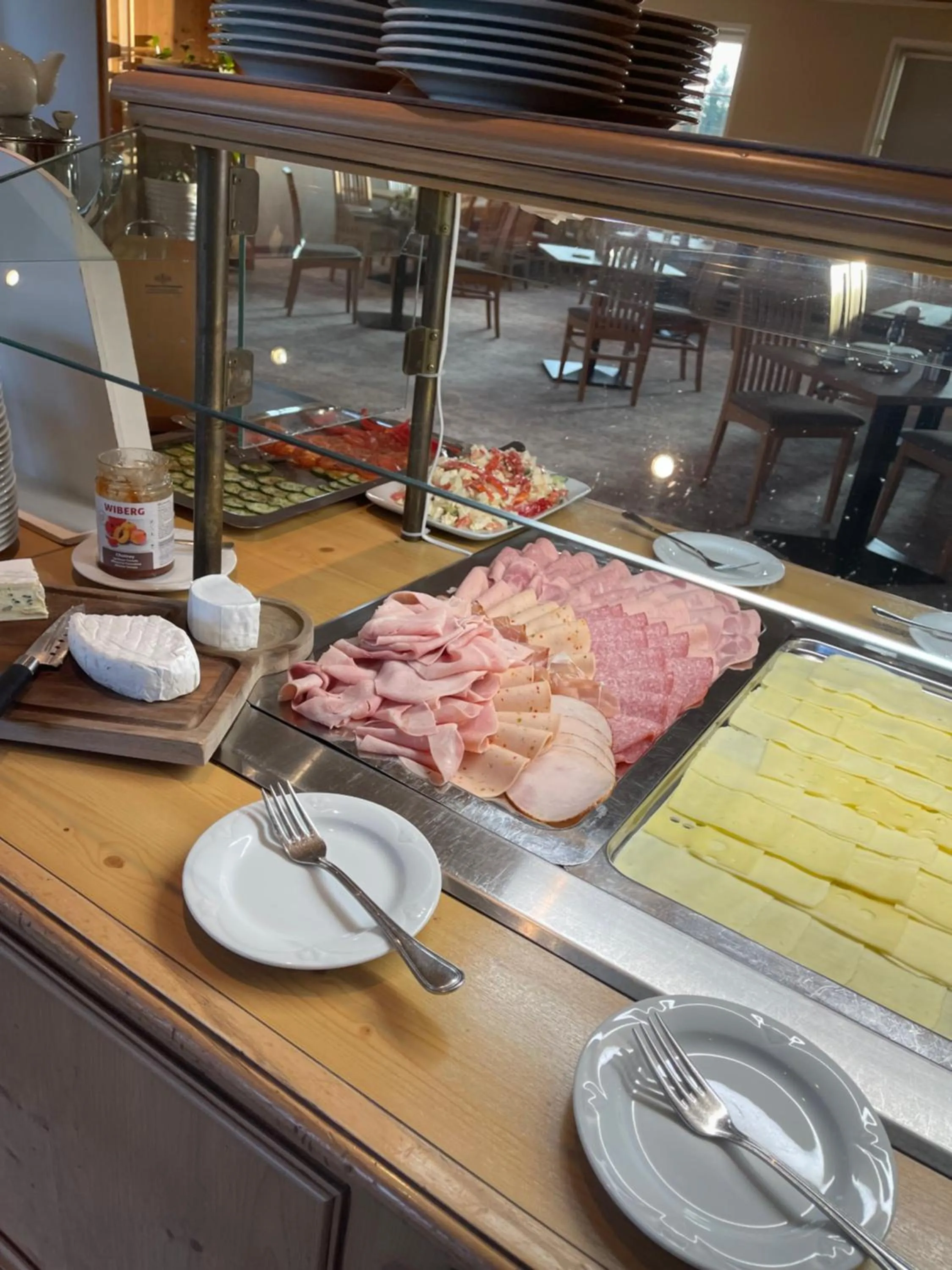 Buffet breakfast in Hotel Zum Bären