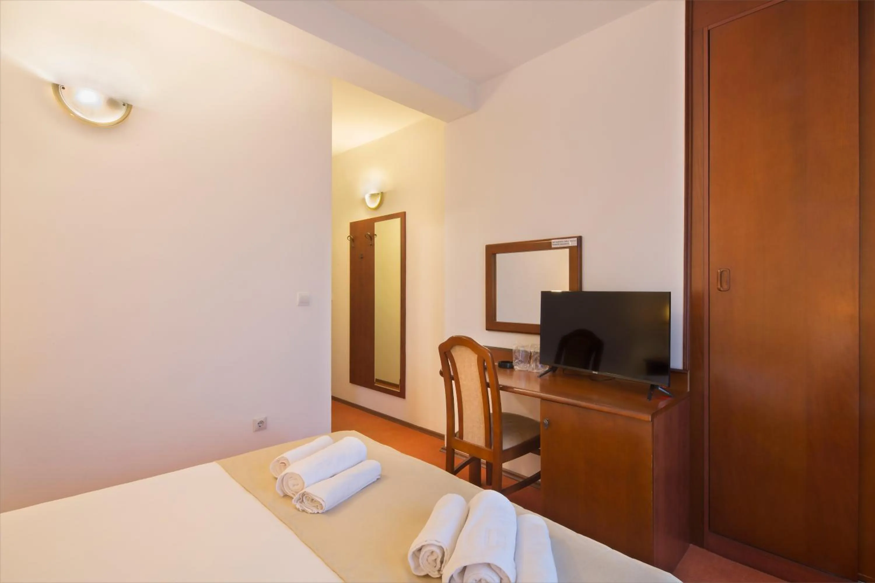 TV and multimedia, Bed in Villa Ljubanovic