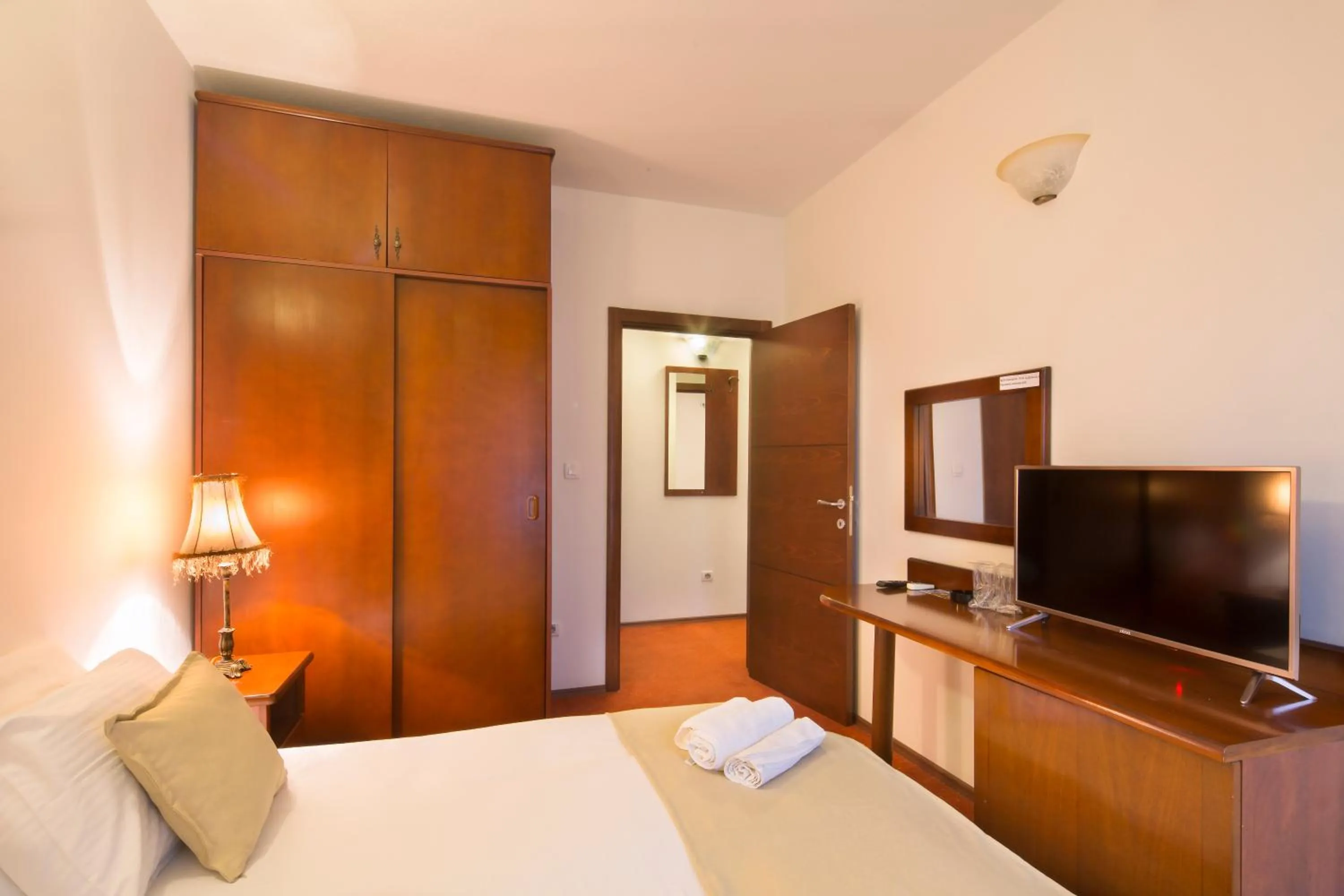 TV and multimedia, Bed in Villa Ljubanovic