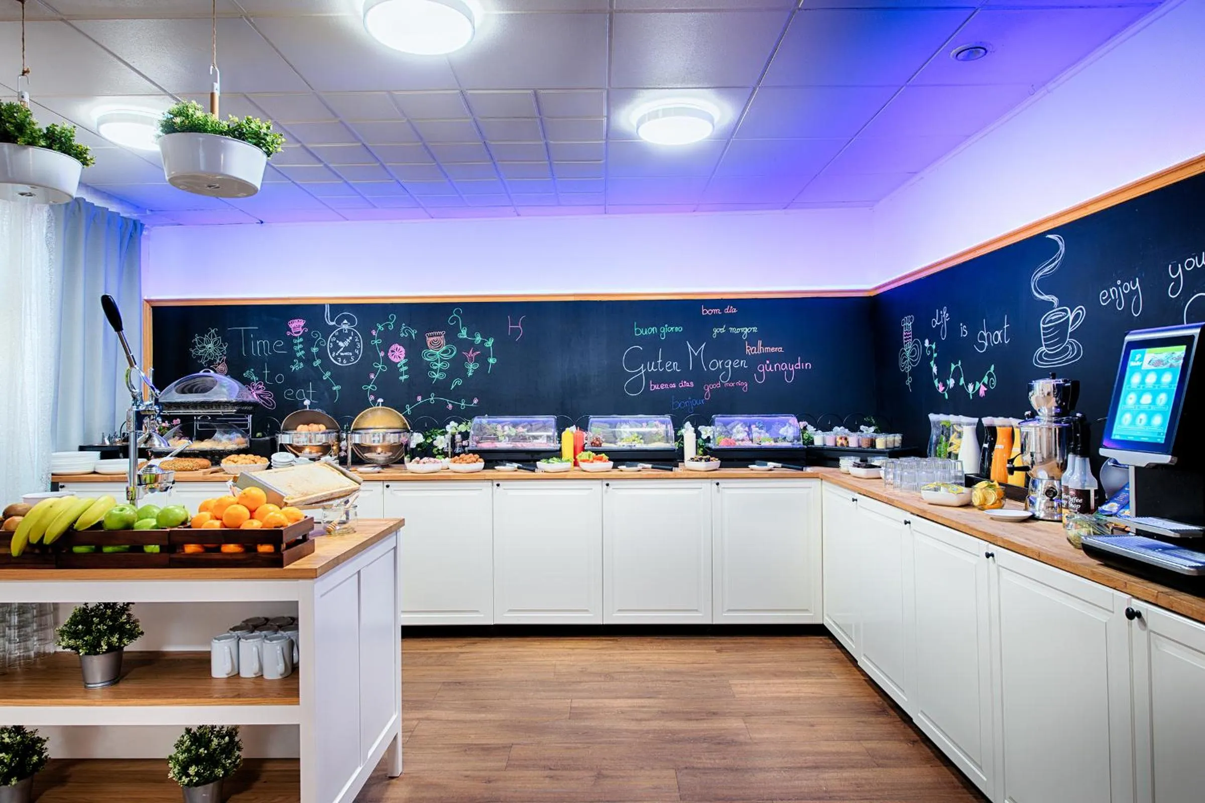 Food and drinks in Hotel Senator