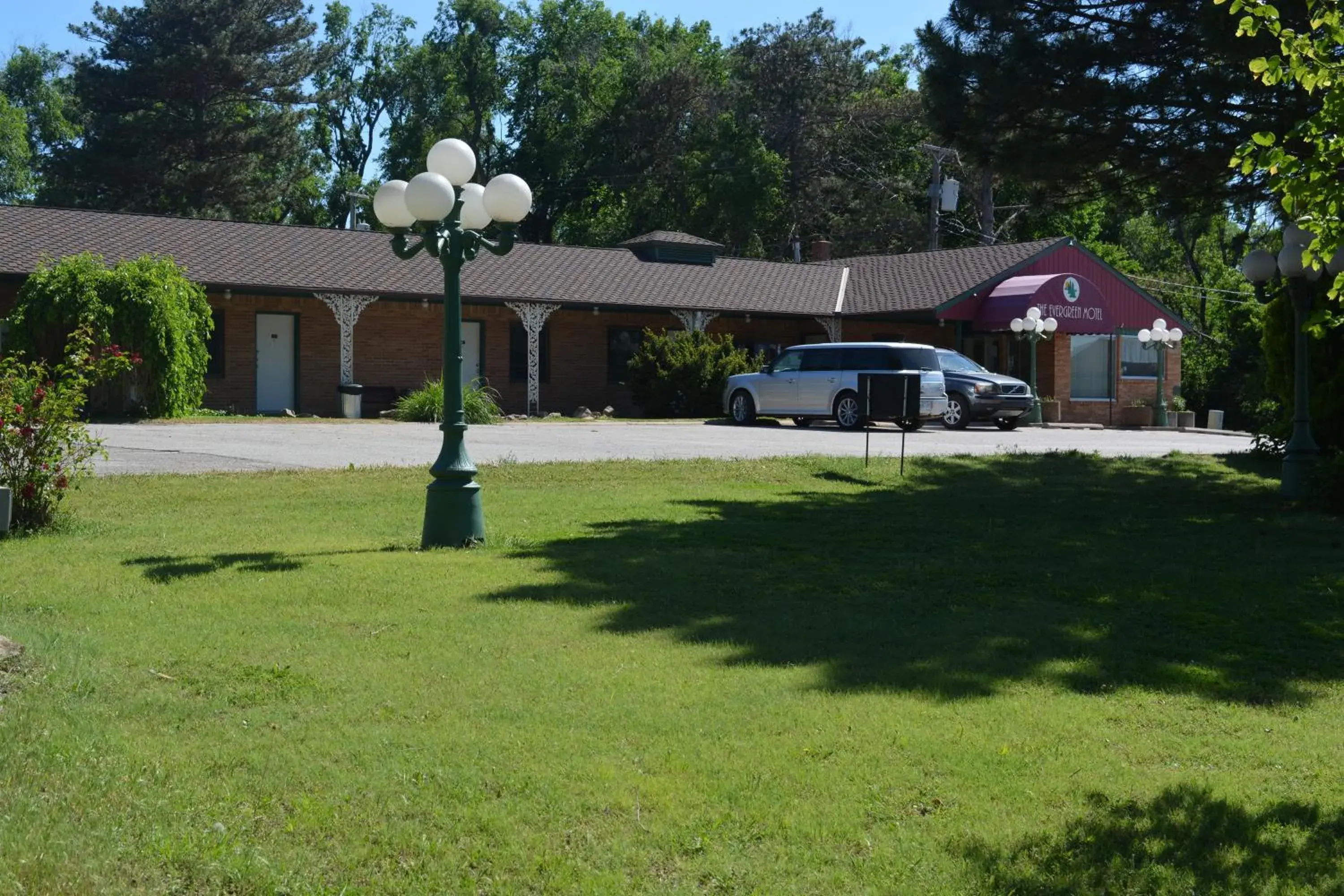The Evergreen Motel in Kansas The Evergreen Motel in Kansas