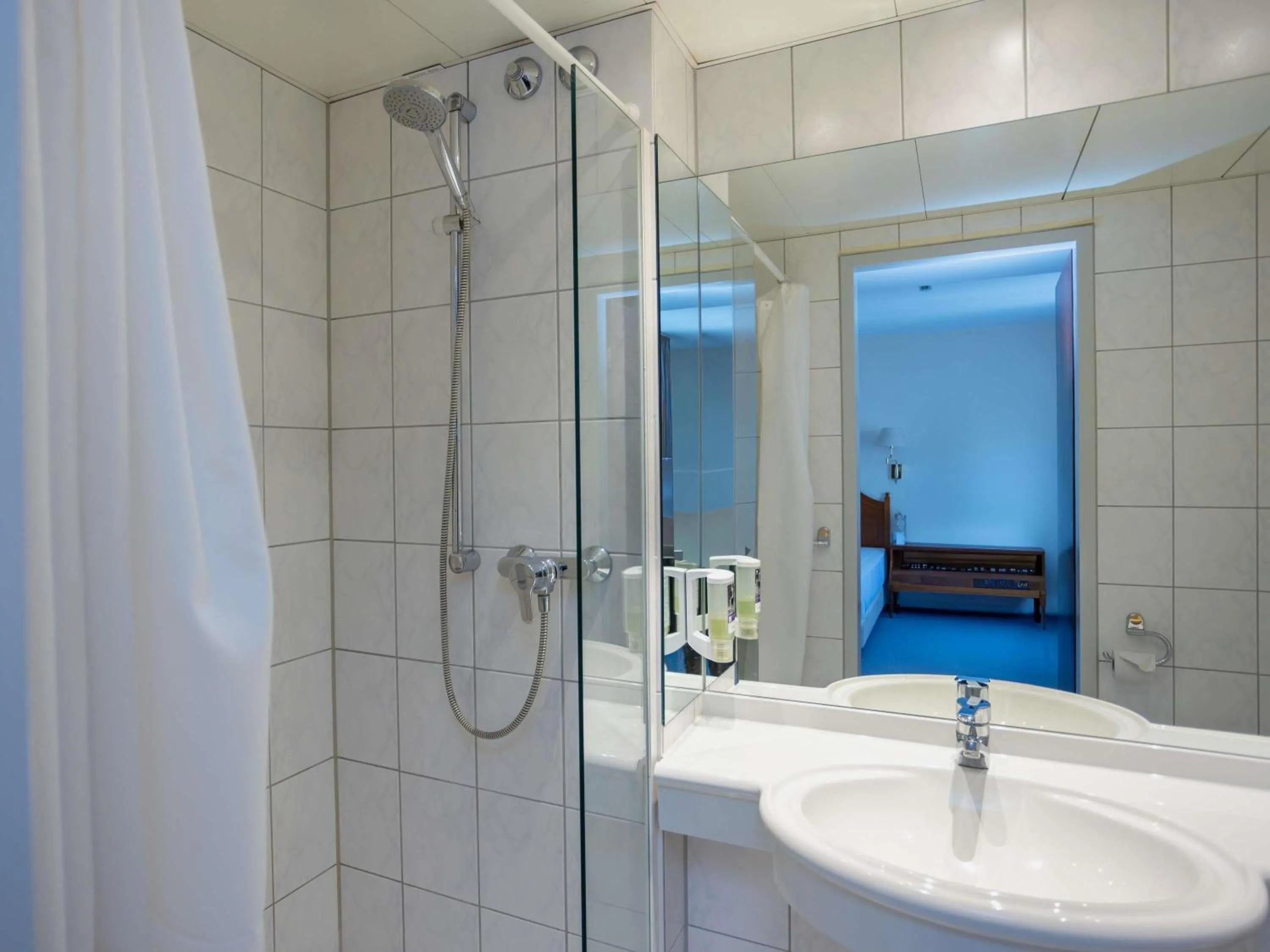 Bedroom in Mercure Hotel Plaza Magdeburg