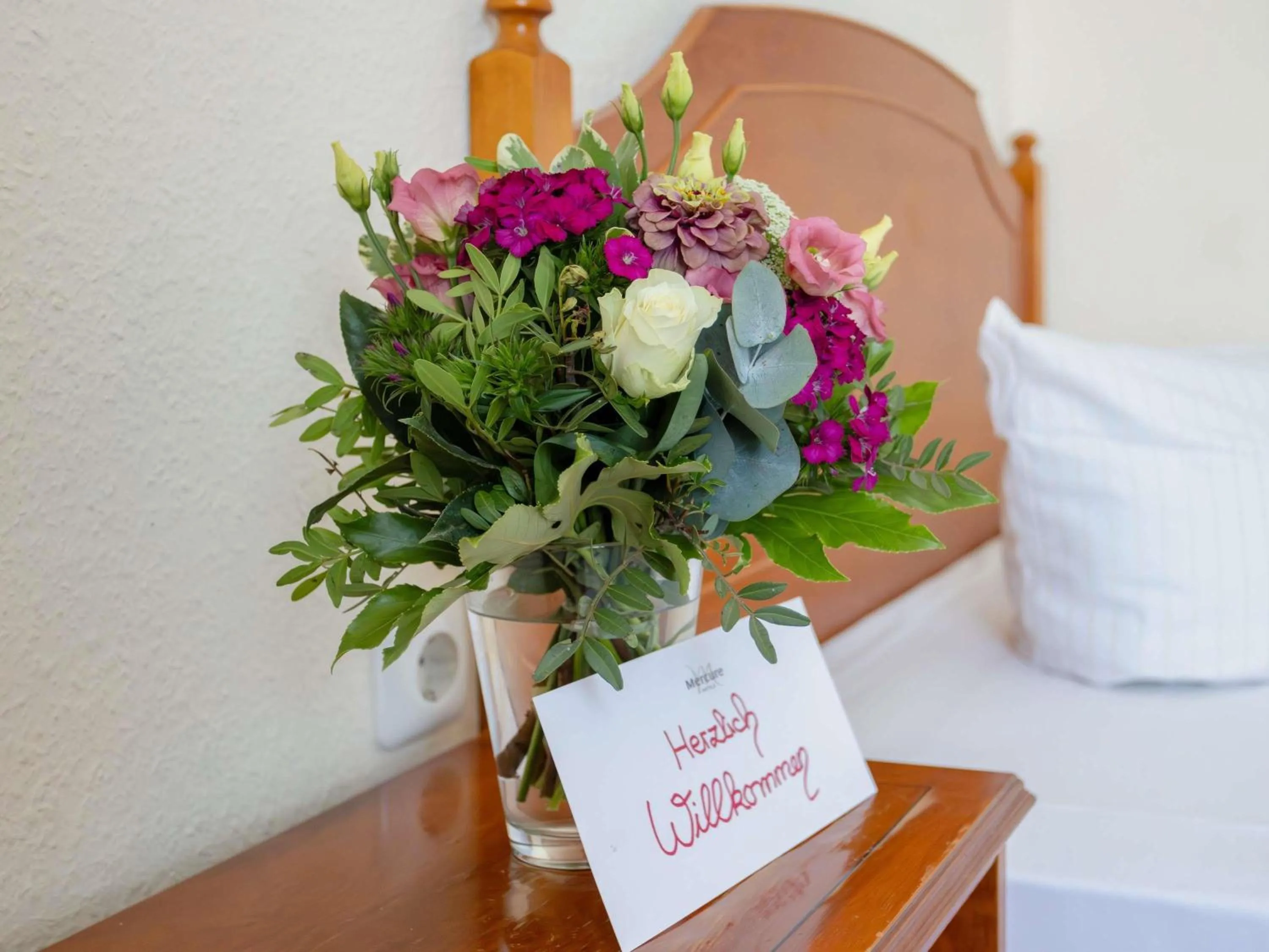 Property building, Bed in Mercure Hotel Plaza Magdeburg