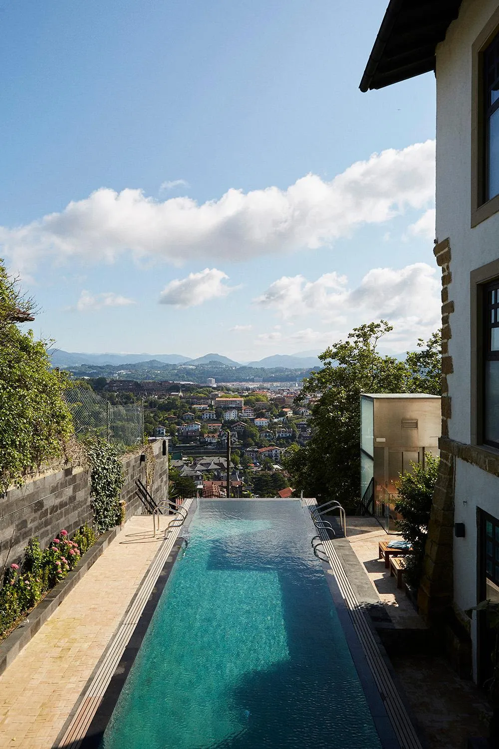 Swimming pool in Boutique Hotel Mendi Argia